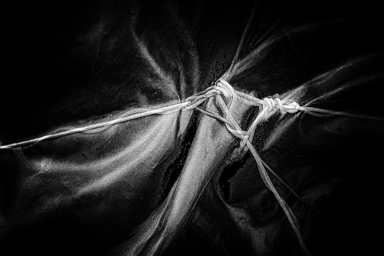 LUMIX G VARIO PZ 14-42/F3.5-5.6 sample photo. Steel ties photography