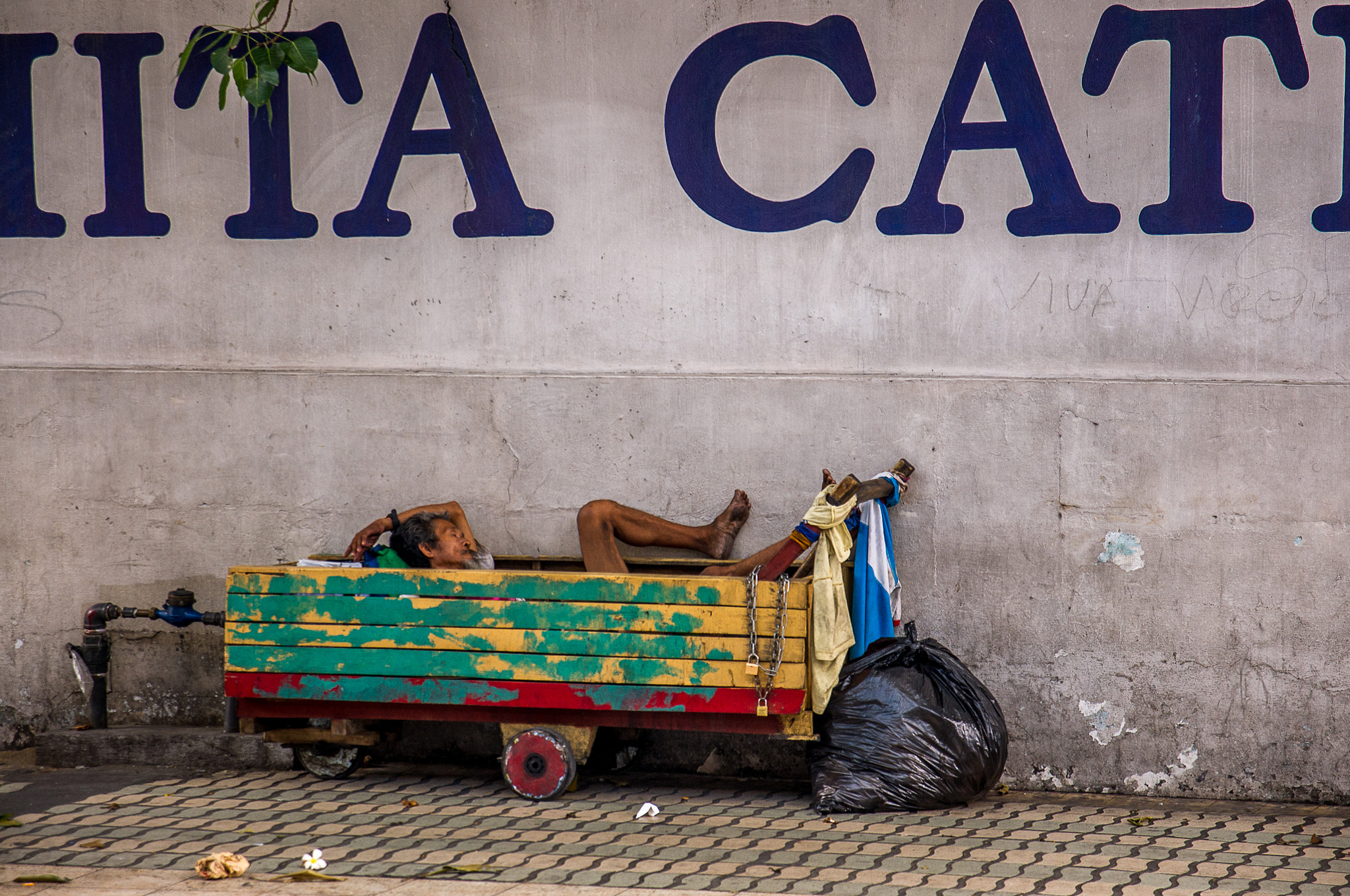 Pentax K-x sample photo. In the streets of manila photography