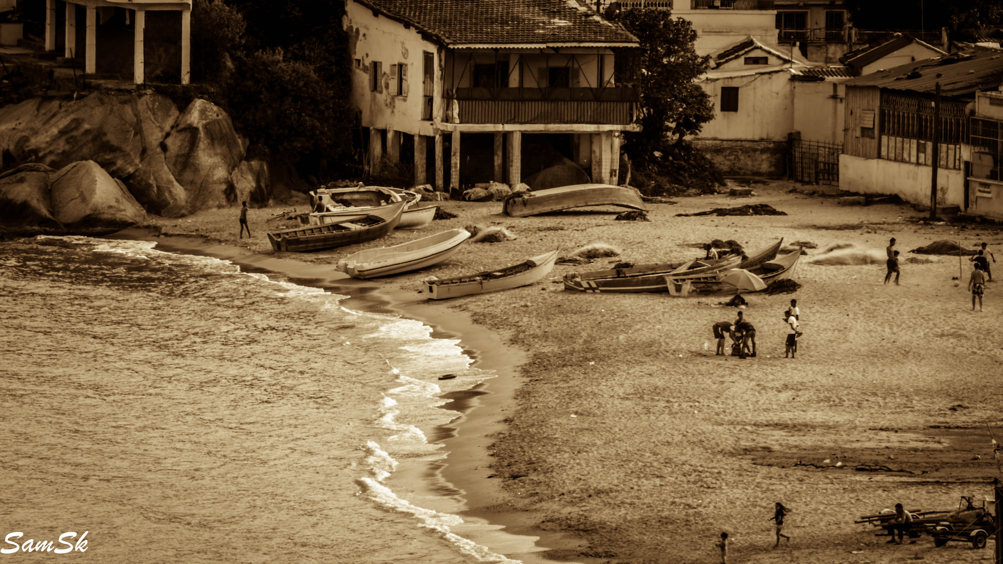 Sigma 18-250mm F3.5-6.3 DC OS HSM sample photo. Boats beach photography