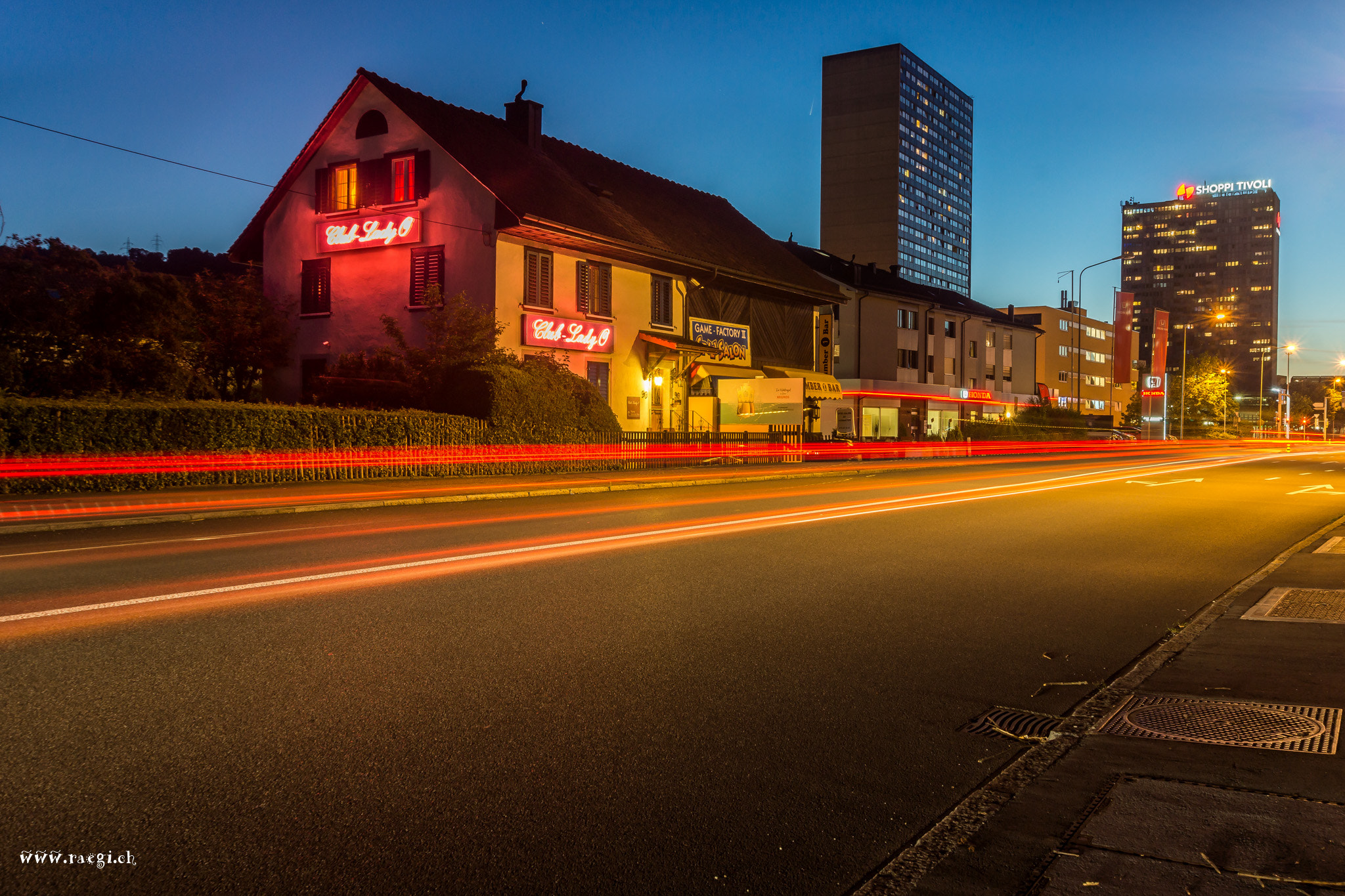 Sony SLT-A65 (SLT-A65V) + 10-20mm F3.5 sample photo. Red light photography