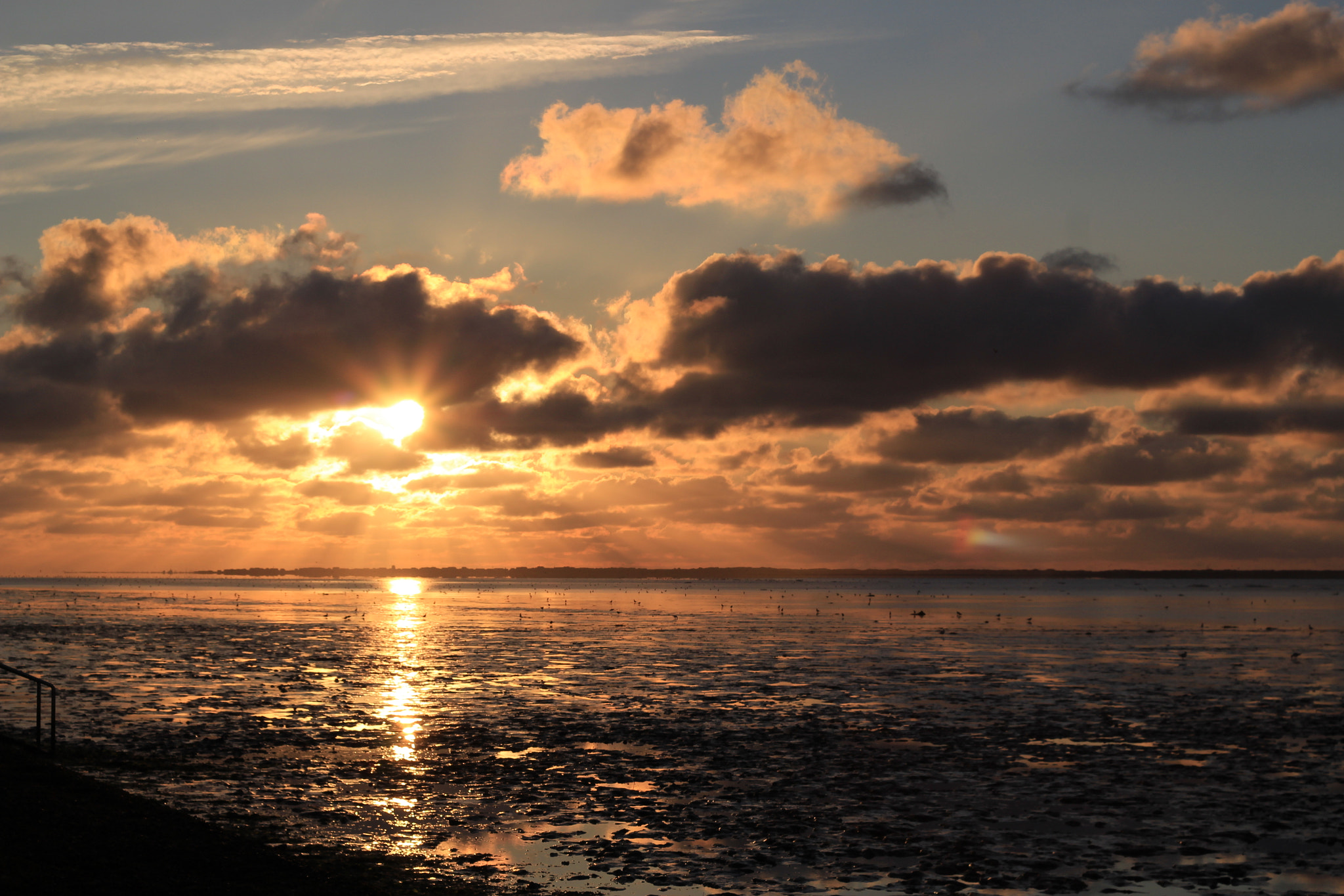 Canon EOS 1200D (EOS Rebel T5 / EOS Kiss X70 / EOS Hi) + Canon EF 50mm F1.8 II sample photo. Sunset dornumersiel, north-sea, germany photography