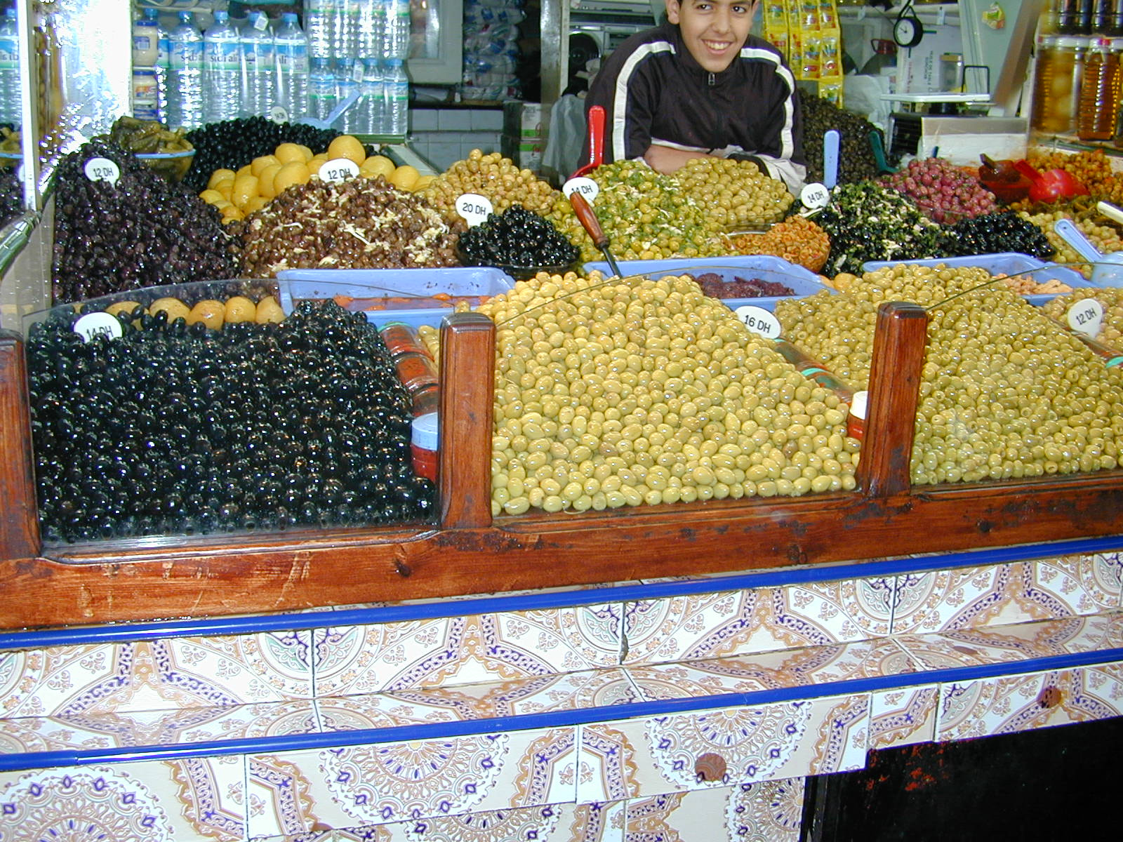 Nikon E950 sample photo. Moroccan market photography