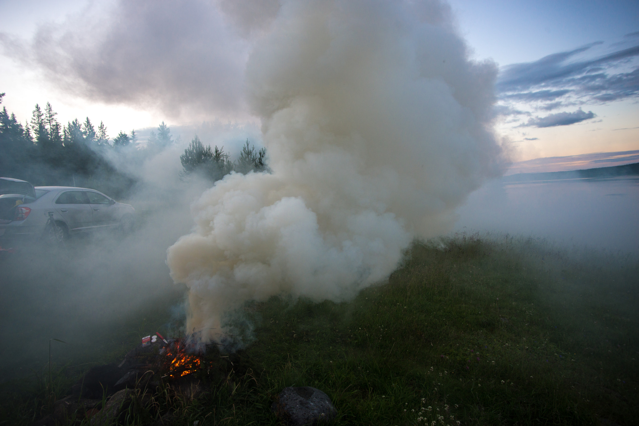 Tamron AF 19-35mm f/3.5-4.5 (A10) sample photo. Smoke photography