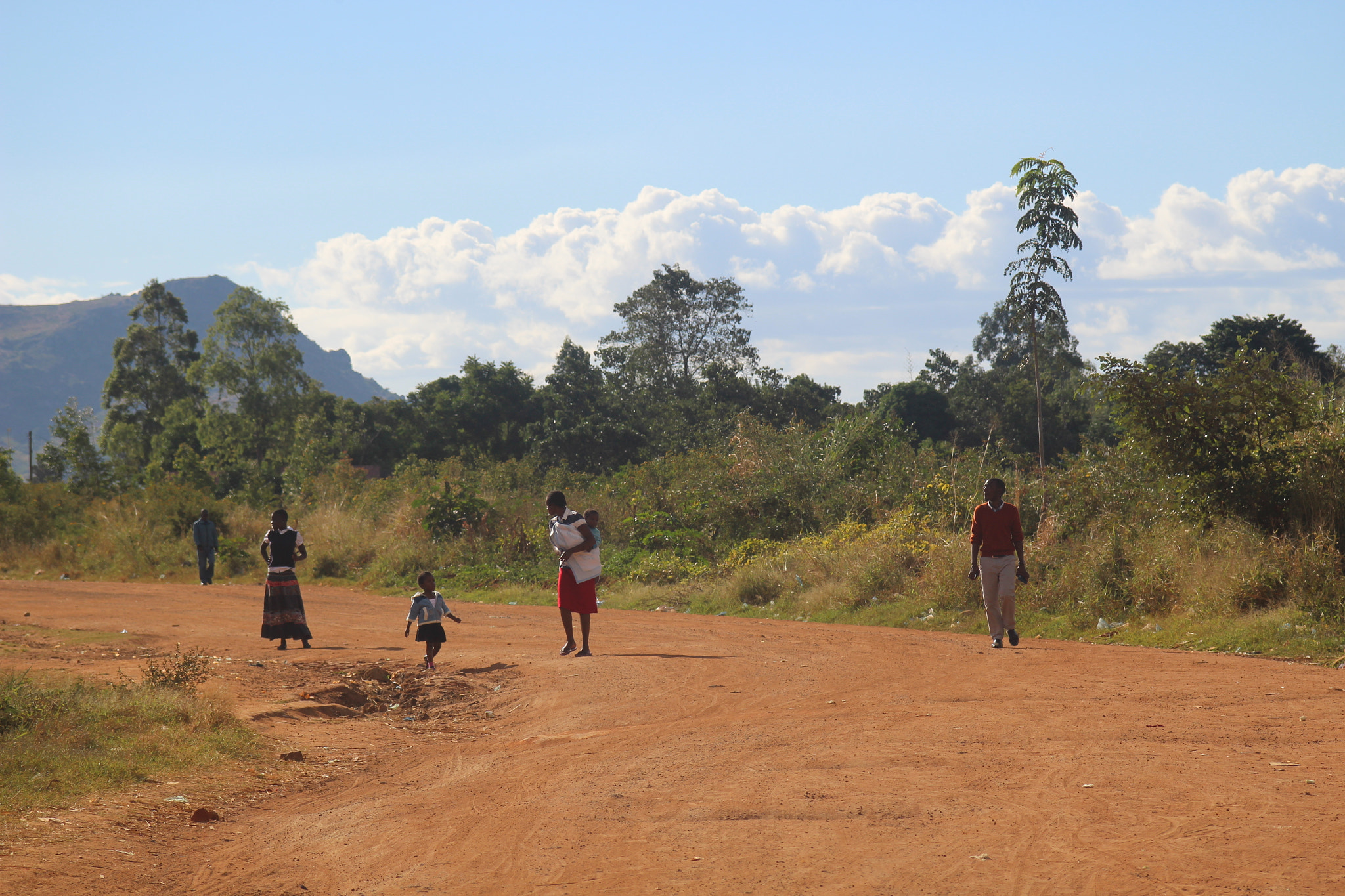 Canon EF 35-105mm f/3.5-4.5 sample photo. Walking home, mulanje, malawi. photography