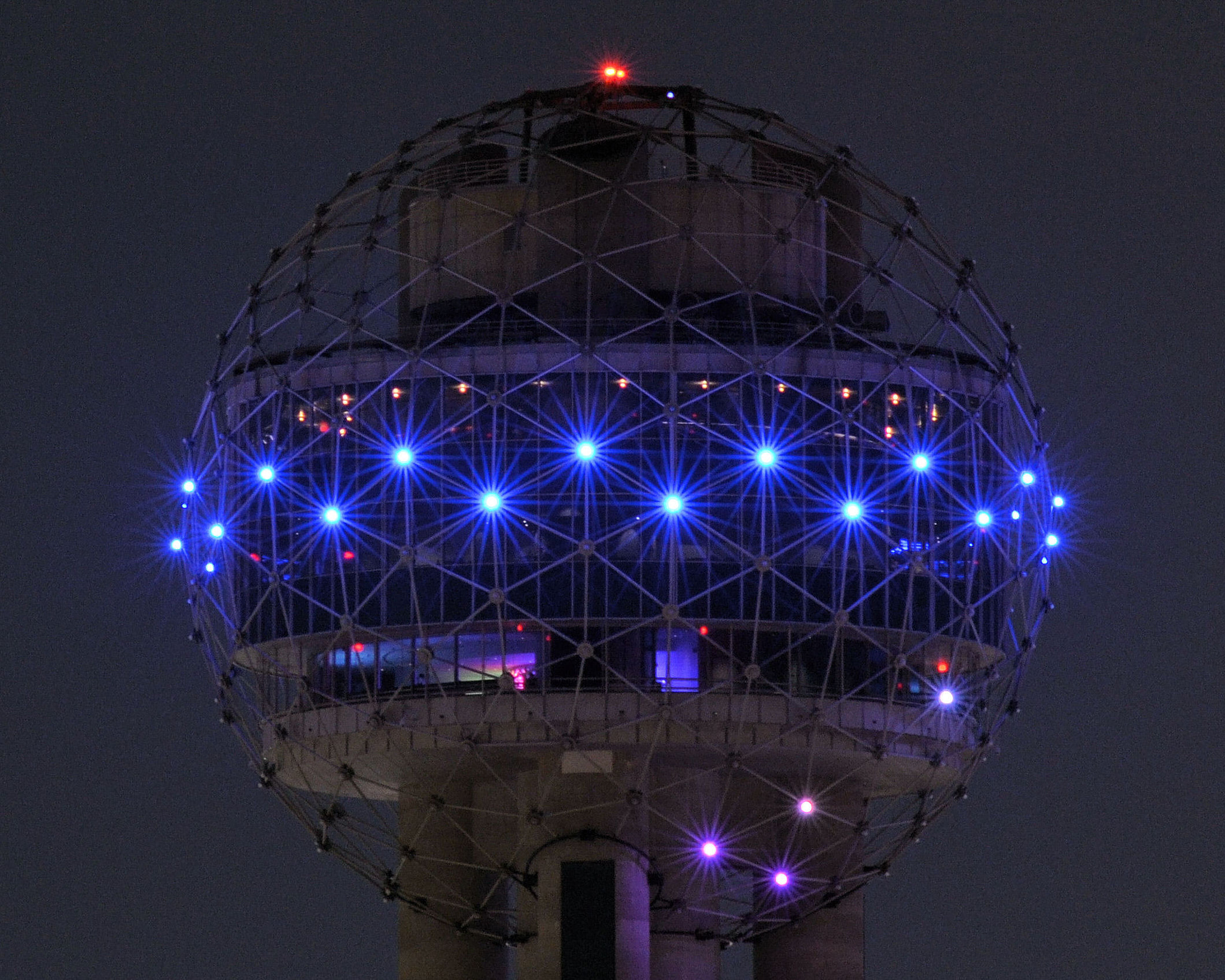 AF Zoom-Nikkor 75-300mm f/4.5-5.6 sample photo. Back the blue! photography