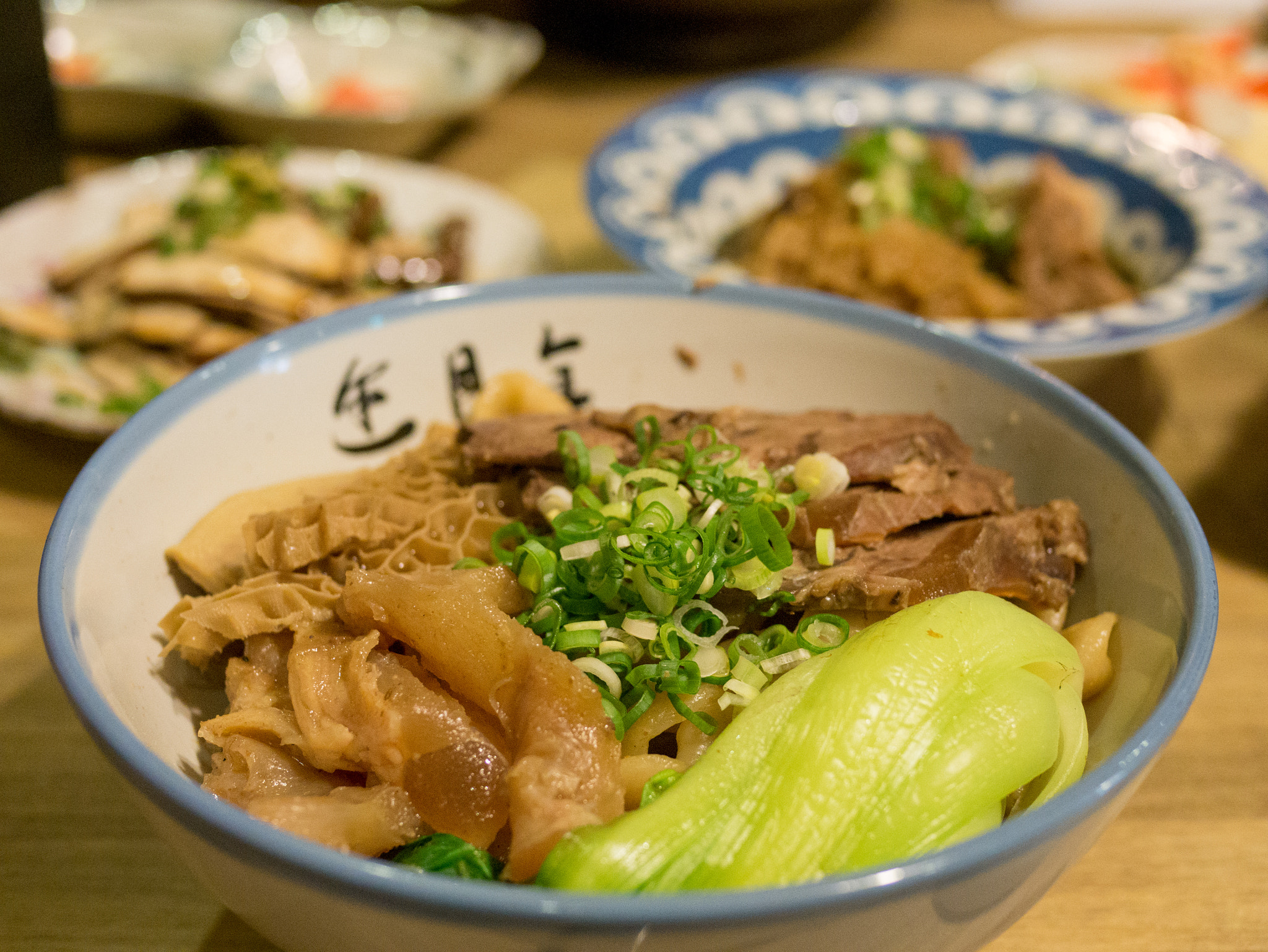 Panasonic Lumix DMC-GX7 + Panasonic Leica DG Summilux 25mm F1.4 II ASPH sample photo. Taiwanese beef noodles photography