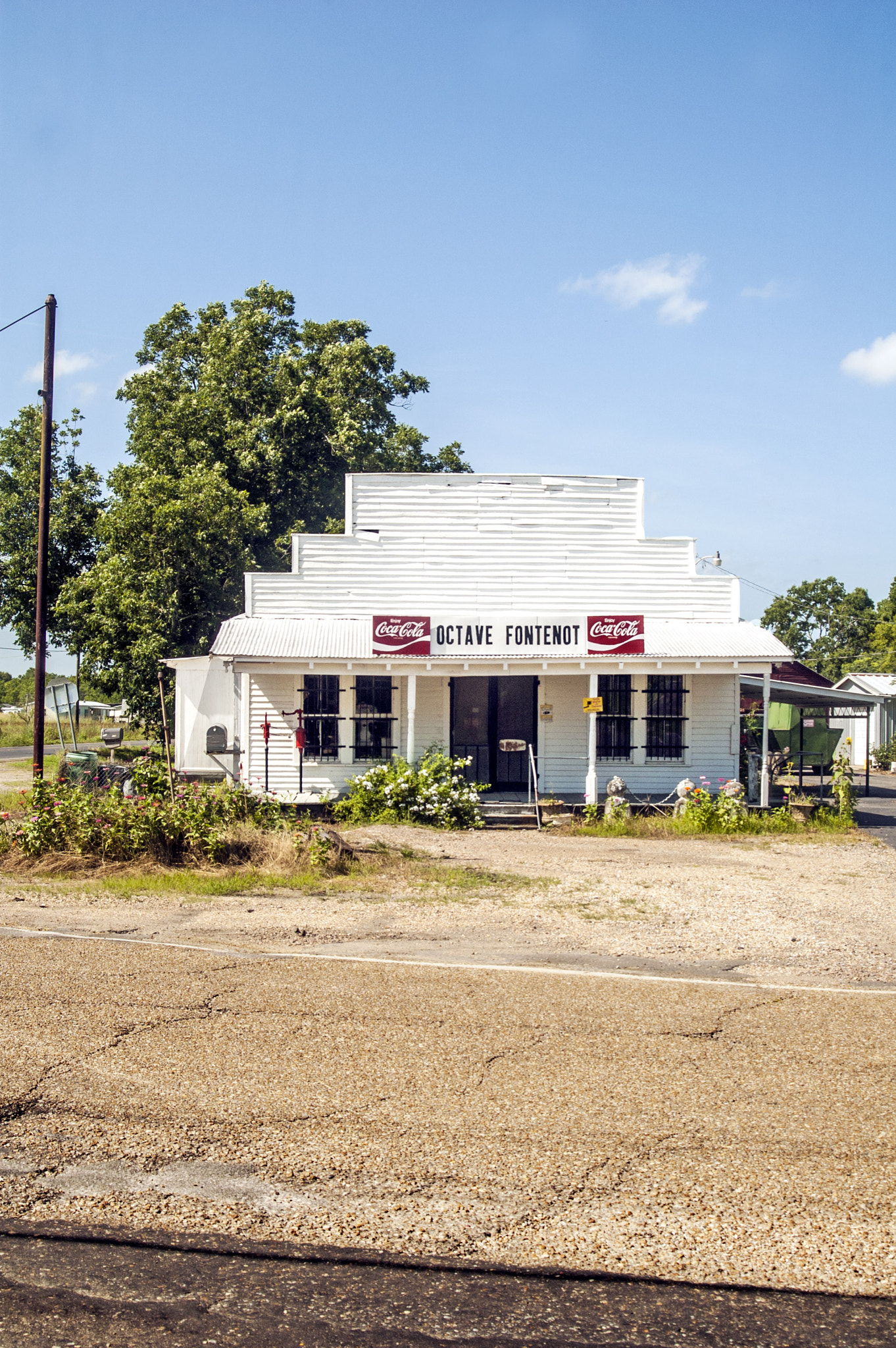 AF Zoom-Nikkor 28-80mm f/3.3-5.6G sample photo. Abandoned near baton rouge, la photography
