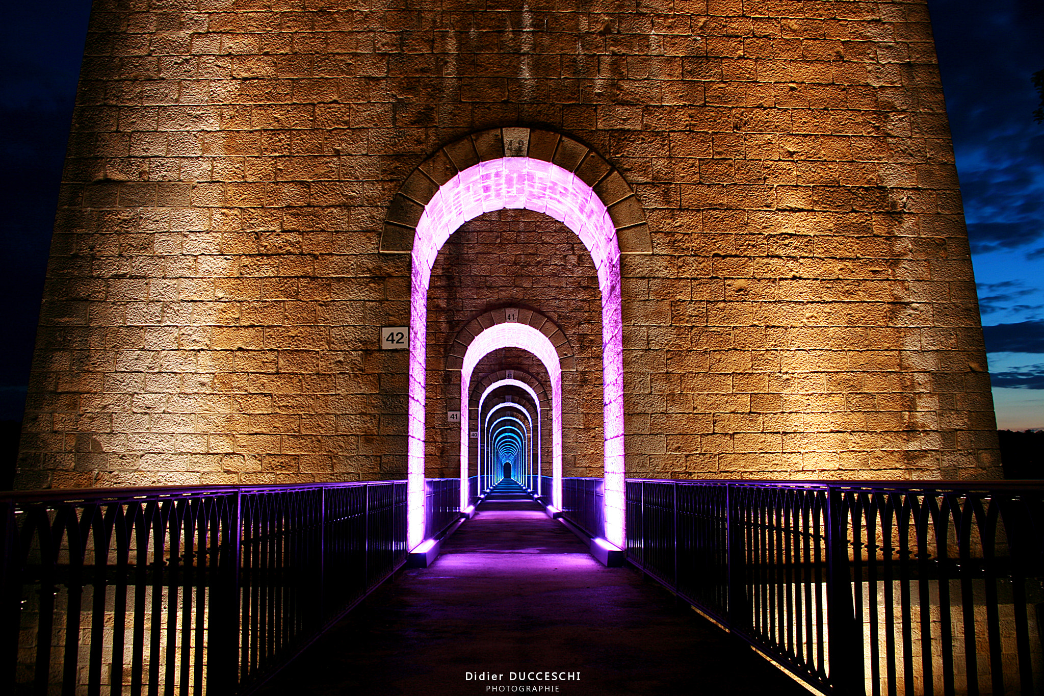 Canon EOS 400D (EOS Digital Rebel XTi / EOS Kiss Digital X) + Sigma 18-50mm f/3.5-5.6 DC sample photo. Chaumont (france) - the viaduct by night photography