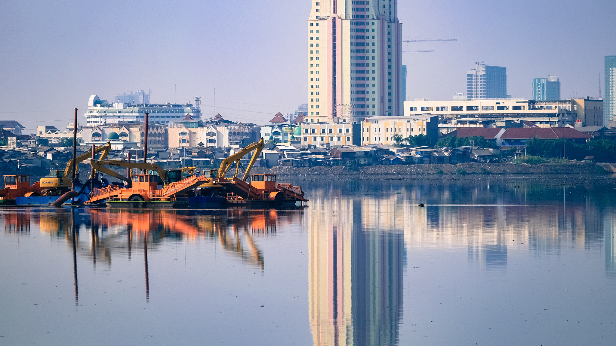 Fujifilm X-T10 + Fujifilm XF 50-140mm F2.8 R LM OIS WR sample photo. Reflection of jakarta photography