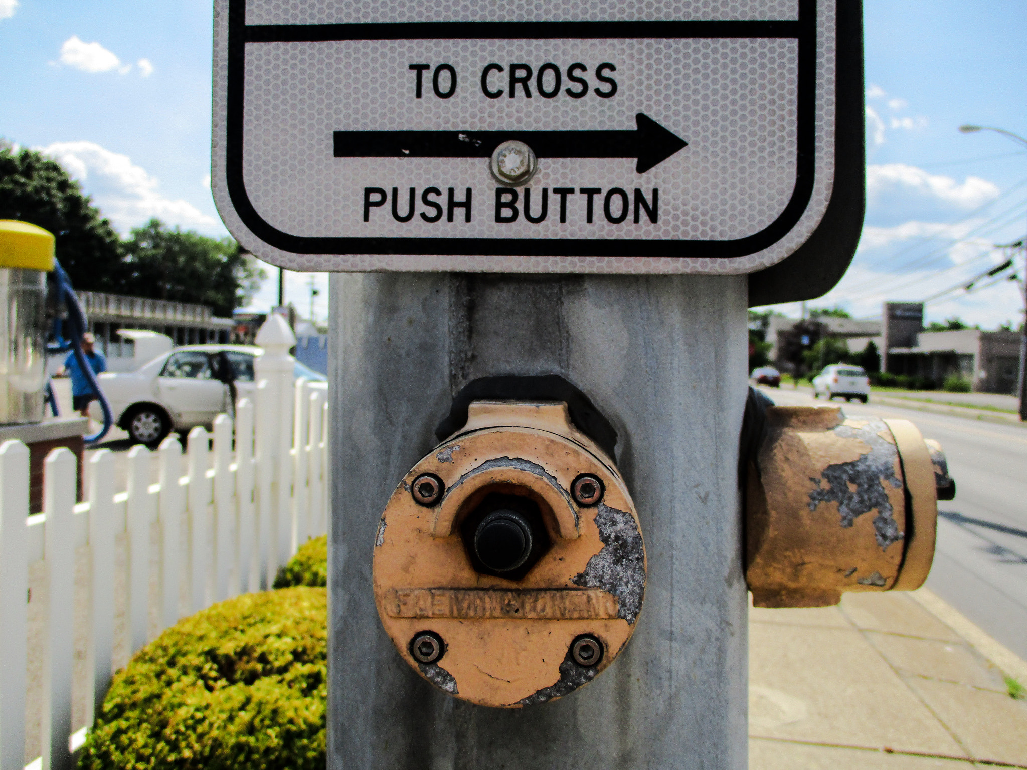 Canon PowerShot ELPH 160 (IXUS 160 / IXY 150) sample photo. Push button to cross photography