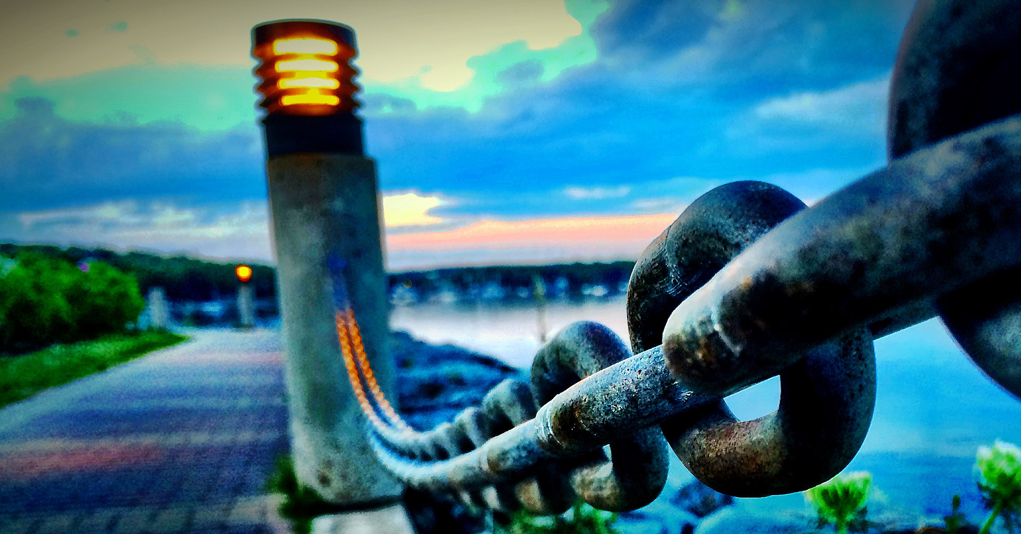 Apple iPhone6,1 sample photo. Chain photography