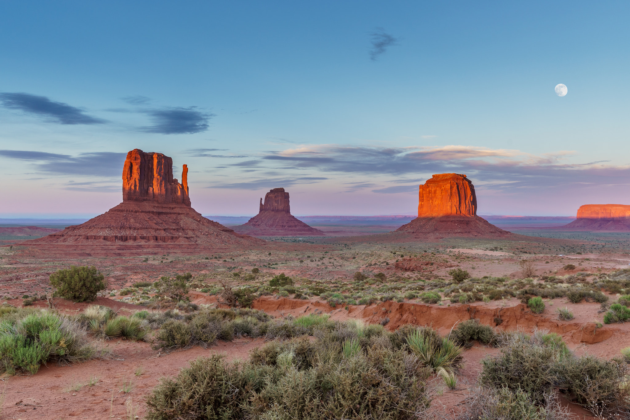 Sony a7R + Sony 70-400mm F4-5.6 G SSM sample photo. Late sunset, monument valley photography