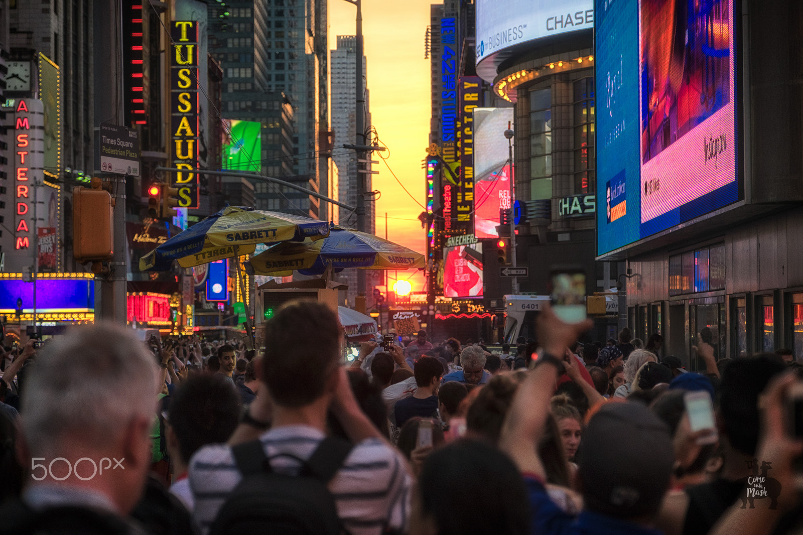 Fujifilm X-E2 + Fujifilm XF 16-55mm F2.8 R LM WR sample photo. Manhattanhenge photography