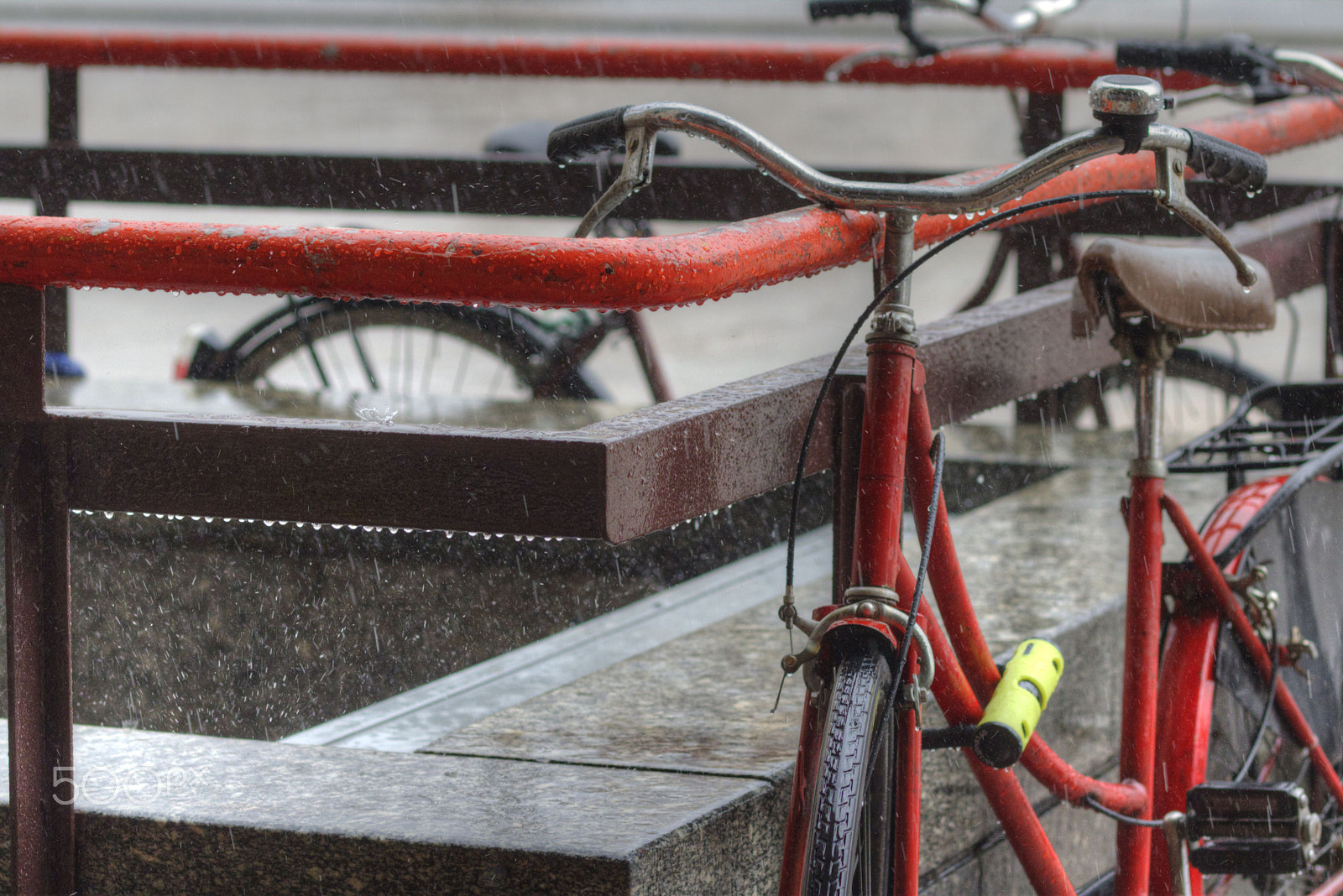 Canon EOS 760D (EOS Rebel T6s / EOS 8000D) + Canon EF 85mm F1.8 USM sample photo. Rain shower photography