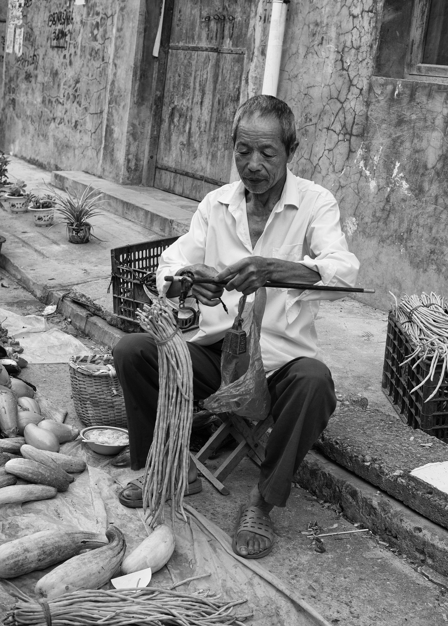 Olympus OM-D E-M5 II + Olympus M.Zuiko Digital 25mm F1.8 sample photo. Street vendor - guangshan, china photography