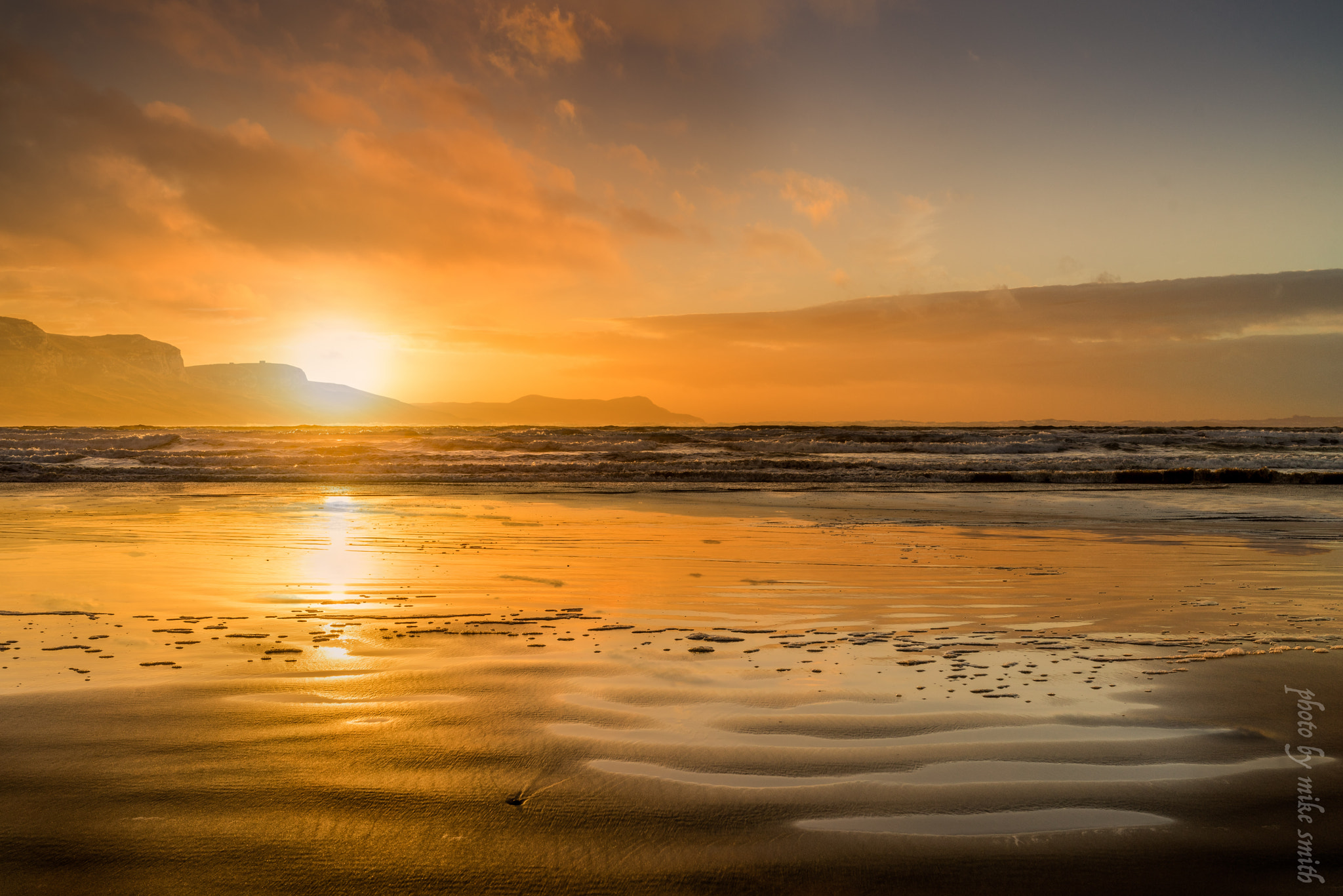 Sony a7R + Sony Distagon T* FE 35mm F1.4 ZA sample photo. Islay beach photography