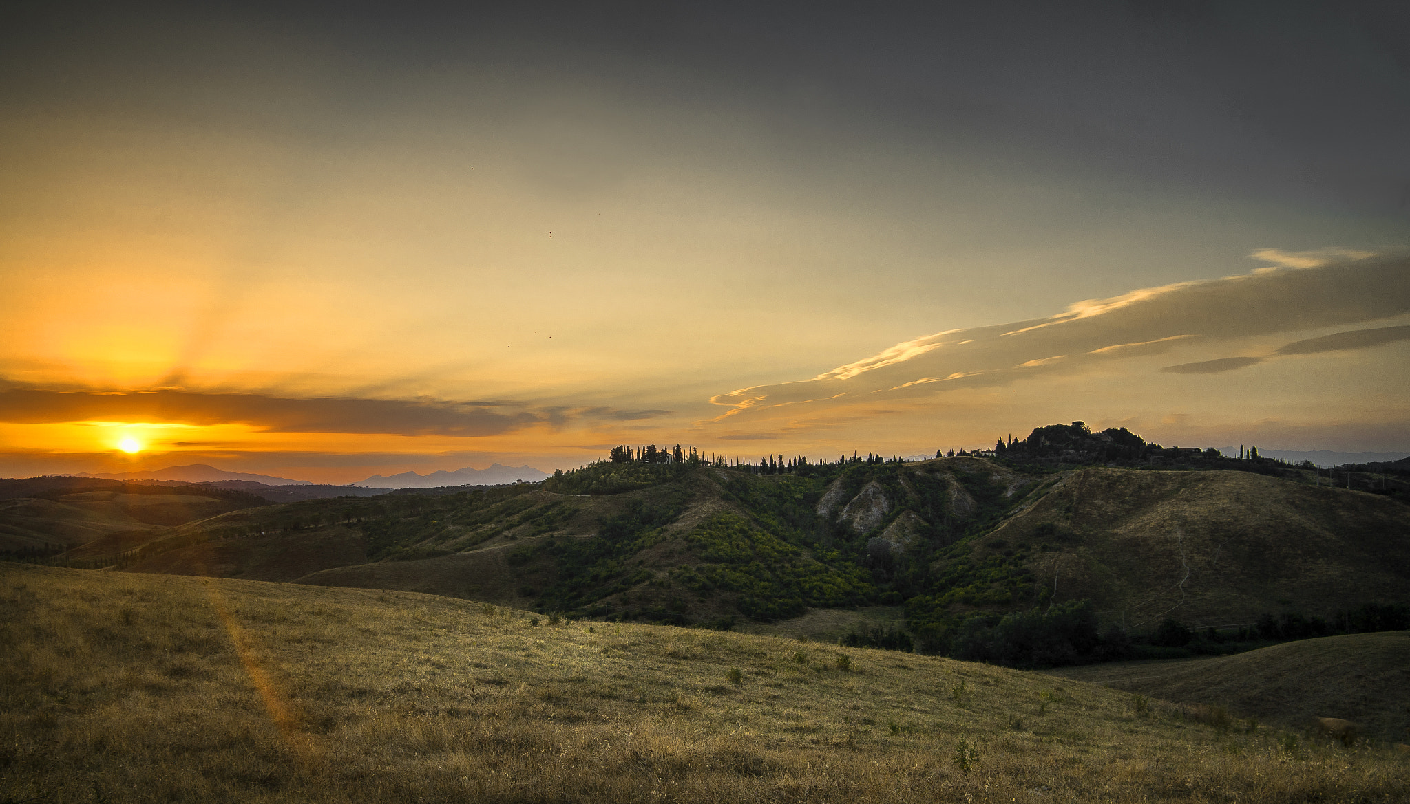 Sony a7 + Minolta AF 17-35mm F2.8-4 (D) sample photo. Sunset on the hills photography