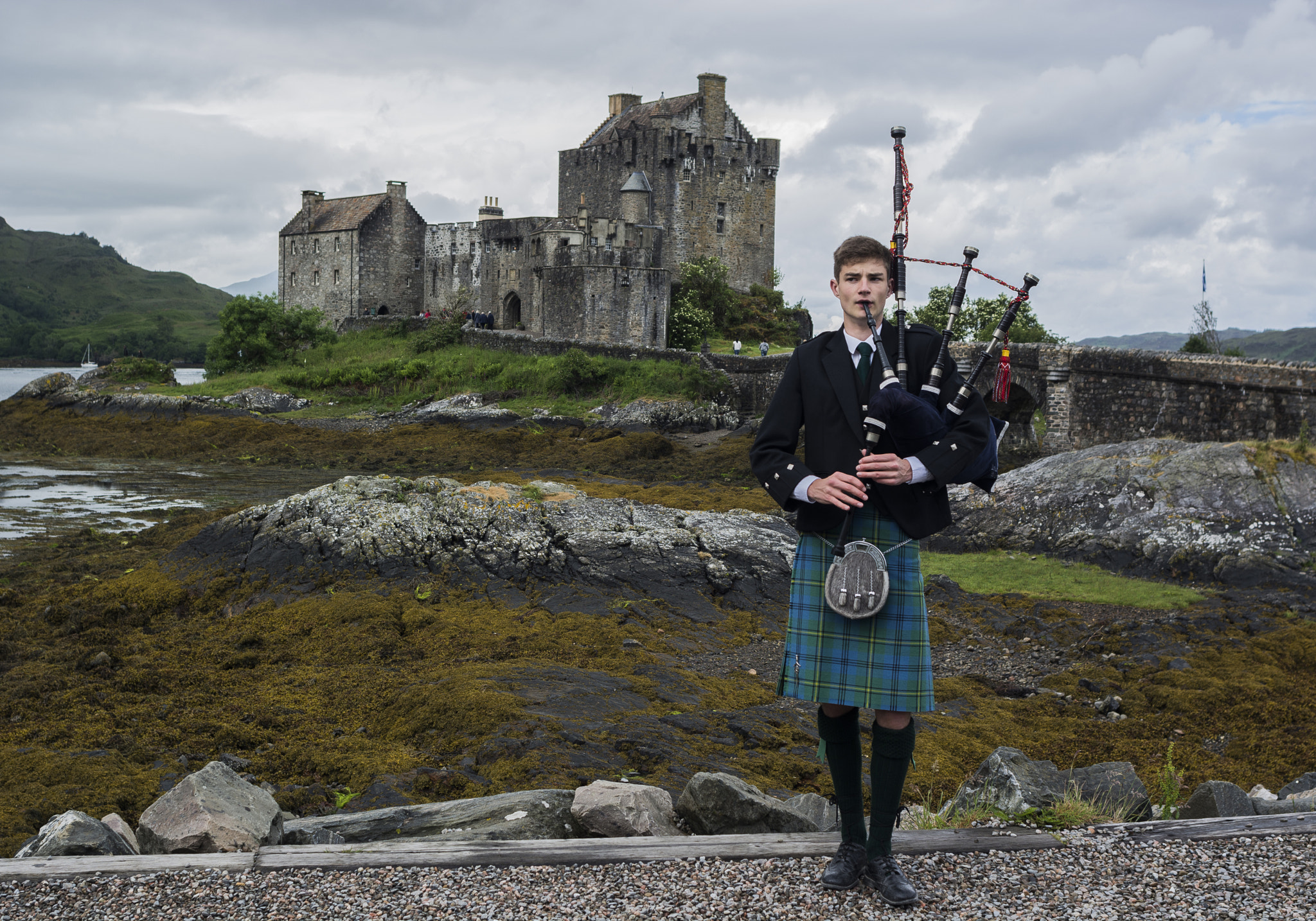 Nikon D7100 + AF Nikkor 28mm f/2.8 sample photo. Greetings from eilean donan photography