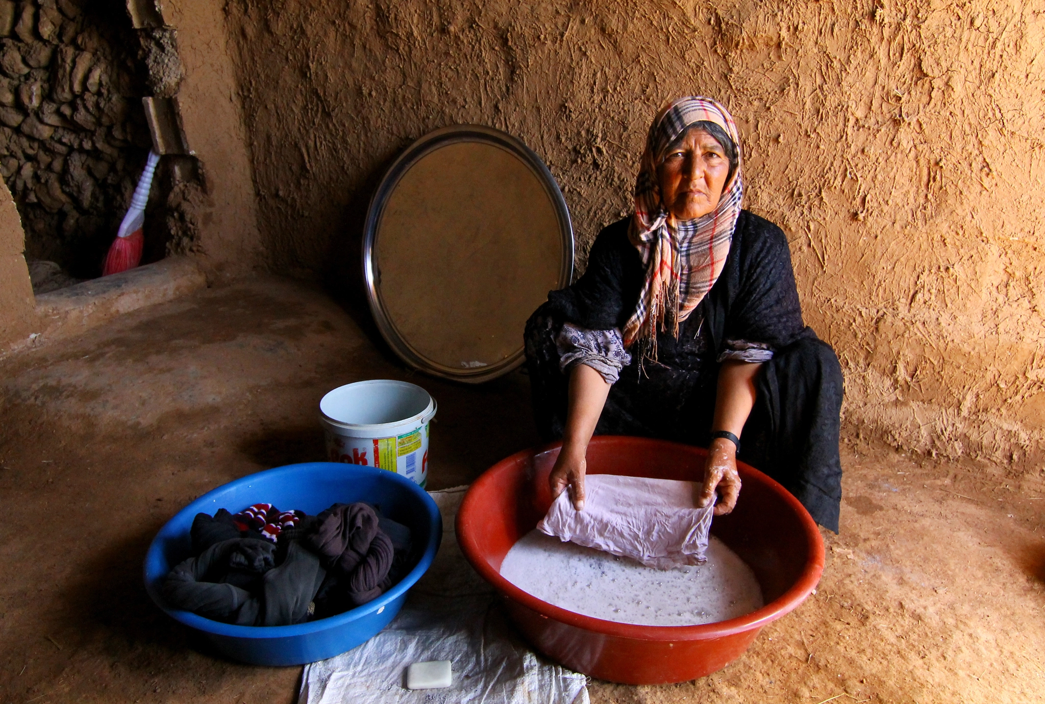 Canon EOS 1100D (EOS Rebel T3 / EOS Kiss X50) sample photo. Syrian woman photography