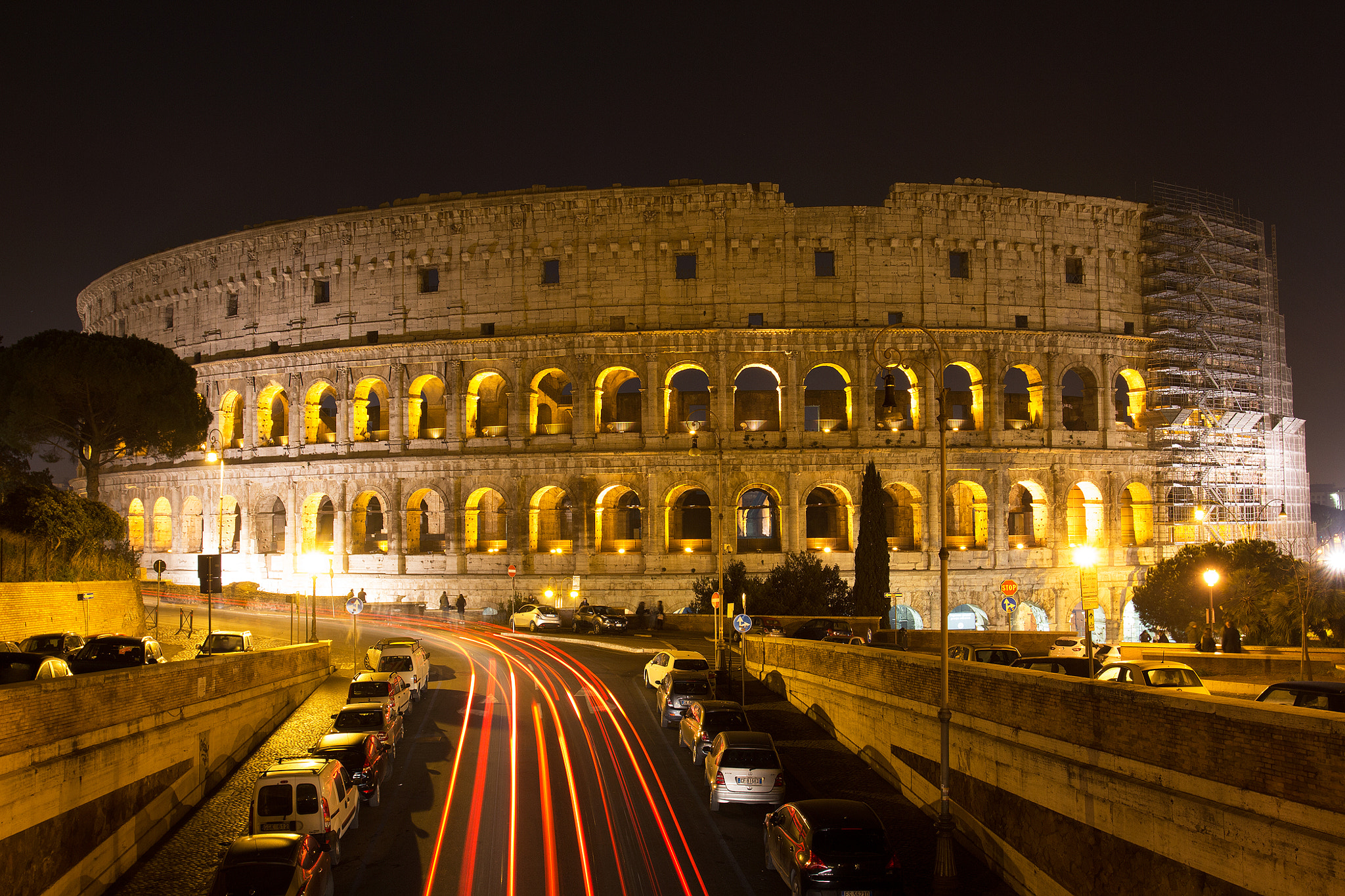 Canon EOS 650D (EOS Rebel T4i / EOS Kiss X6i) + Canon EF 17-40mm F4L USM sample photo. Colosseo photography