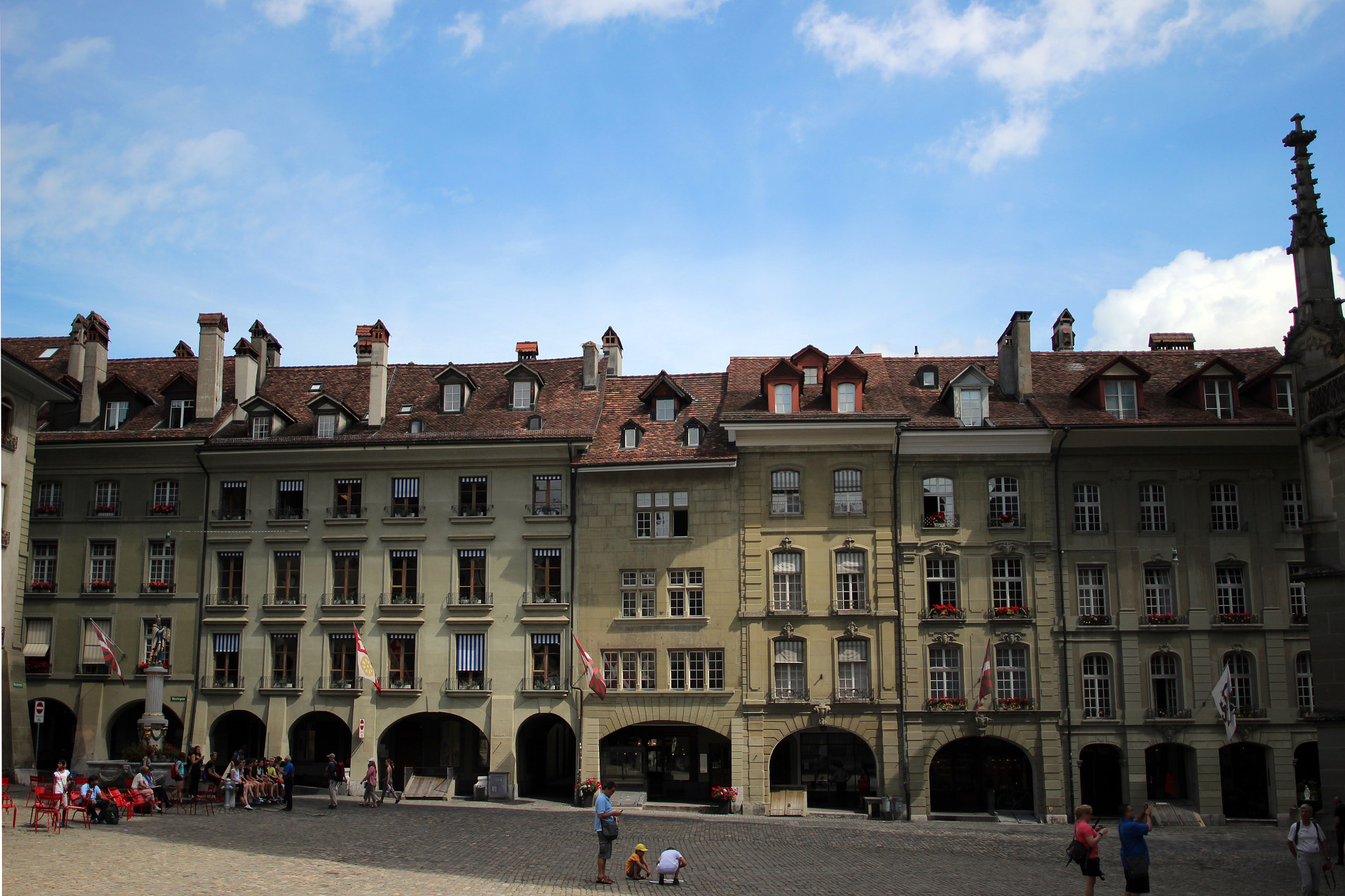 Canon EOS 1200D (EOS Rebel T5 / EOS Kiss X70 / EOS Hi) + Canon EF 24mm F2.8 sample photo. Bern altstadt photography