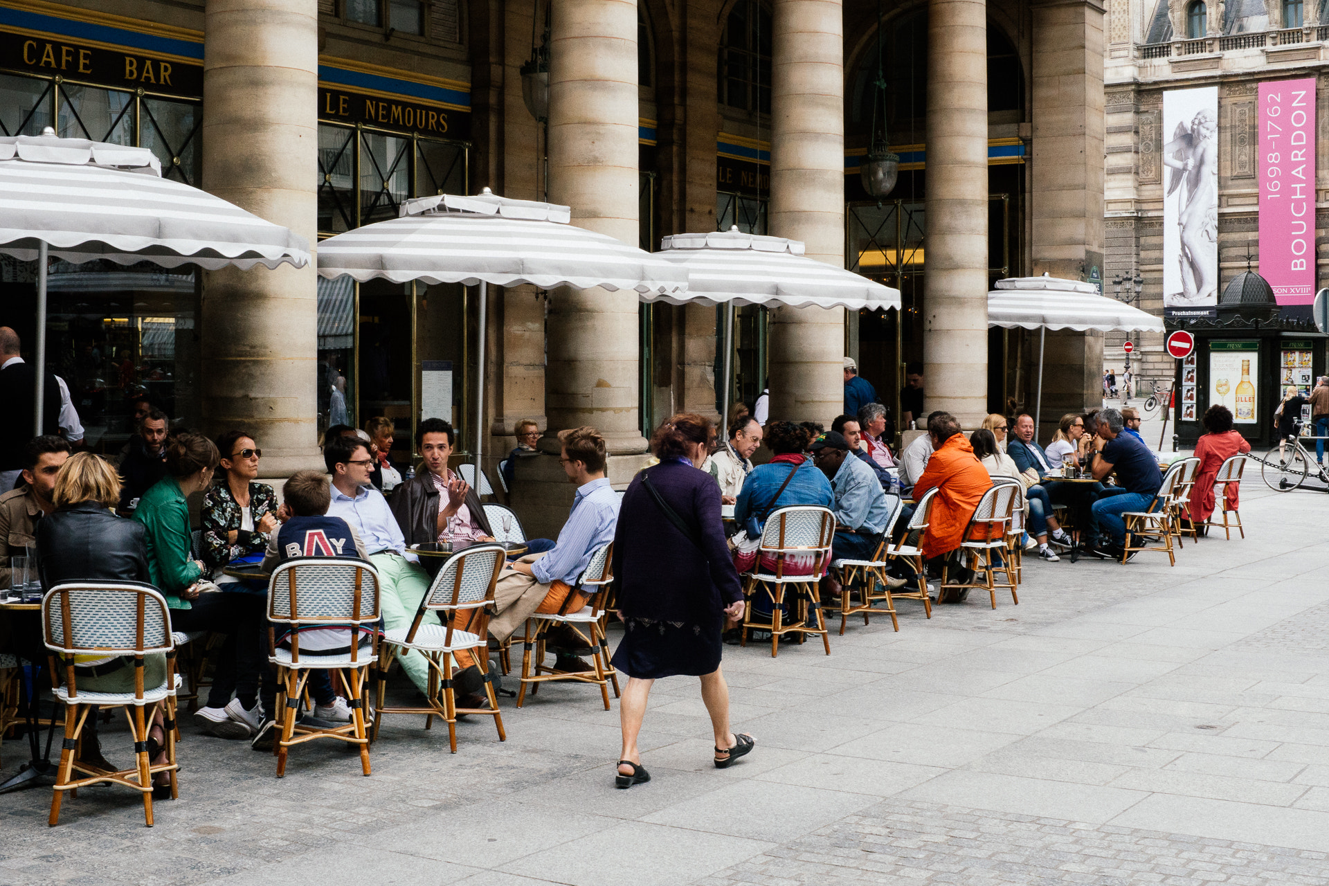 Sony a6300 + E 32mm F1.8 sample photo. Paris life photography