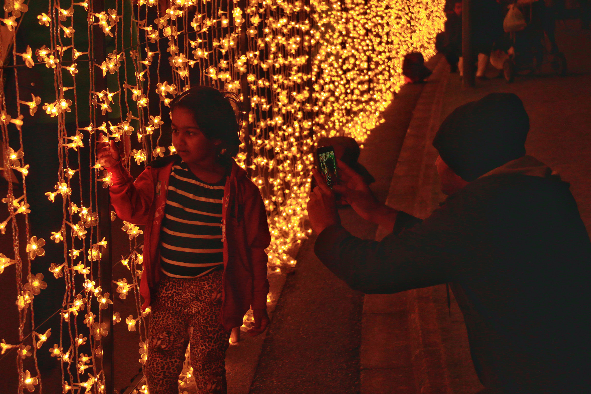 Canon EF-S 18-200mm F3.5-5.6 IS sample photo. Vivid sydney 2016 photography