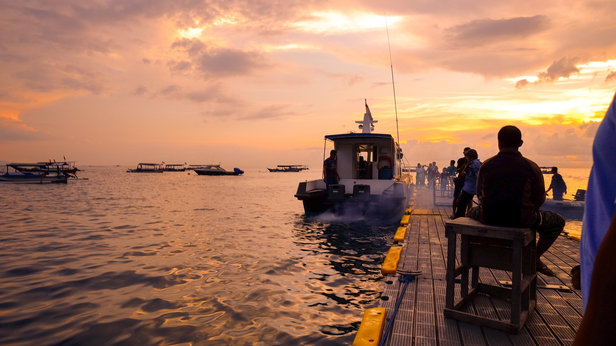 Fujifilm X-T10 + Fujifilm XF 14mm F2.8 R sample photo. Senggigi port photography