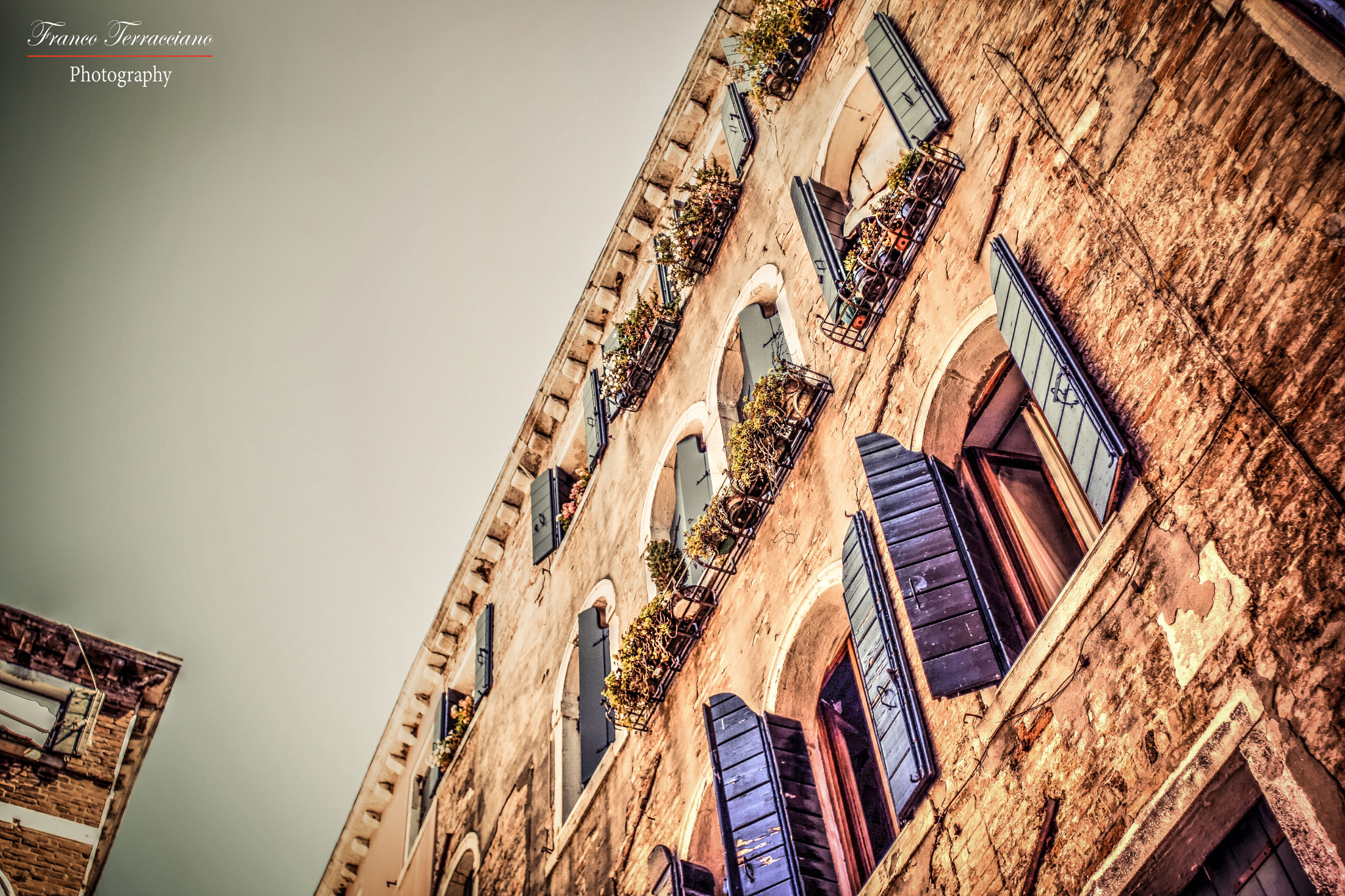 Canon EF 28mm F1.8 USM sample photo. Blue windows photography