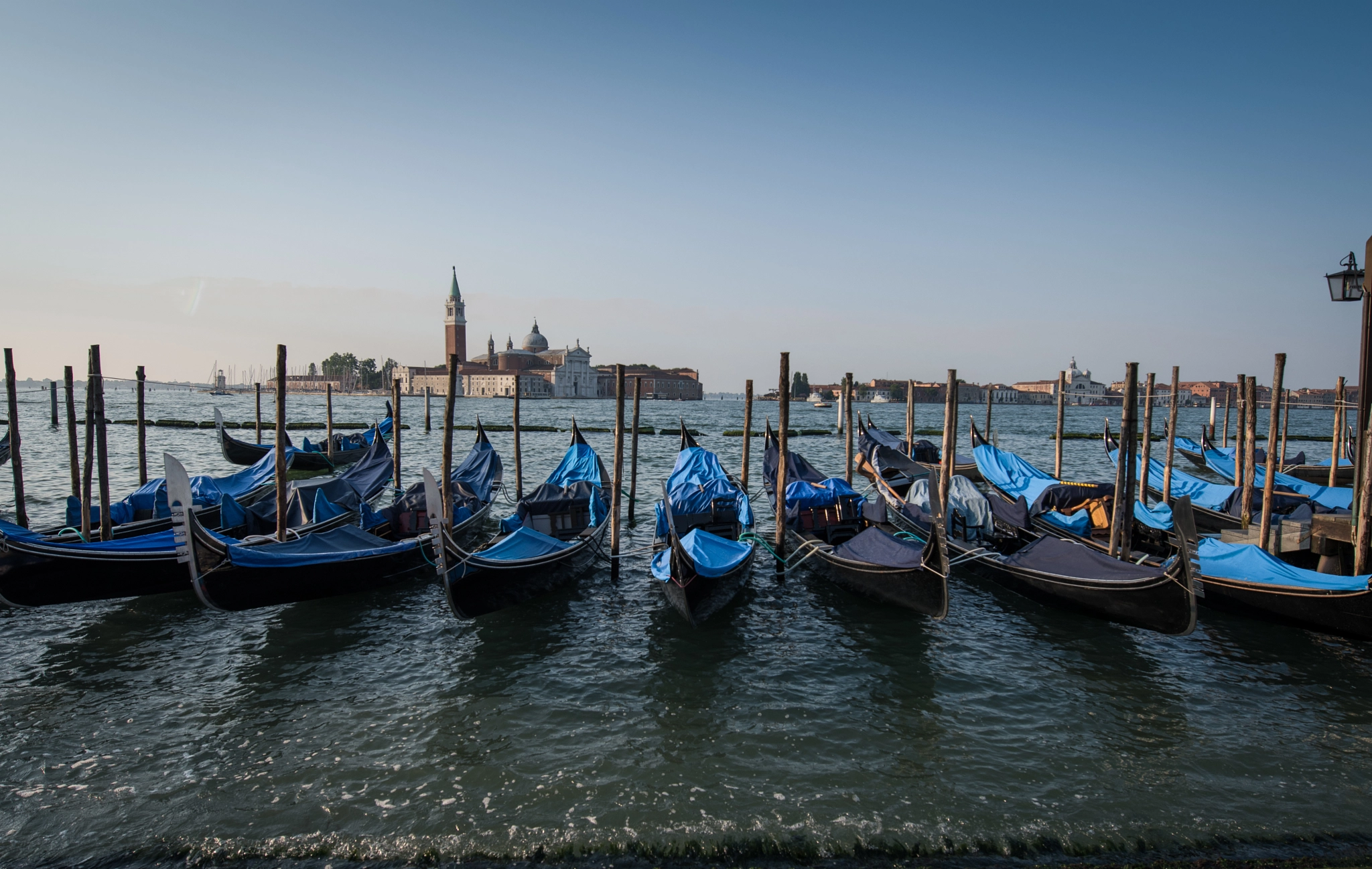 Nikon AF-S Nikkor 14-24mm F2.8G ED sample photo. Gondolas venice photography