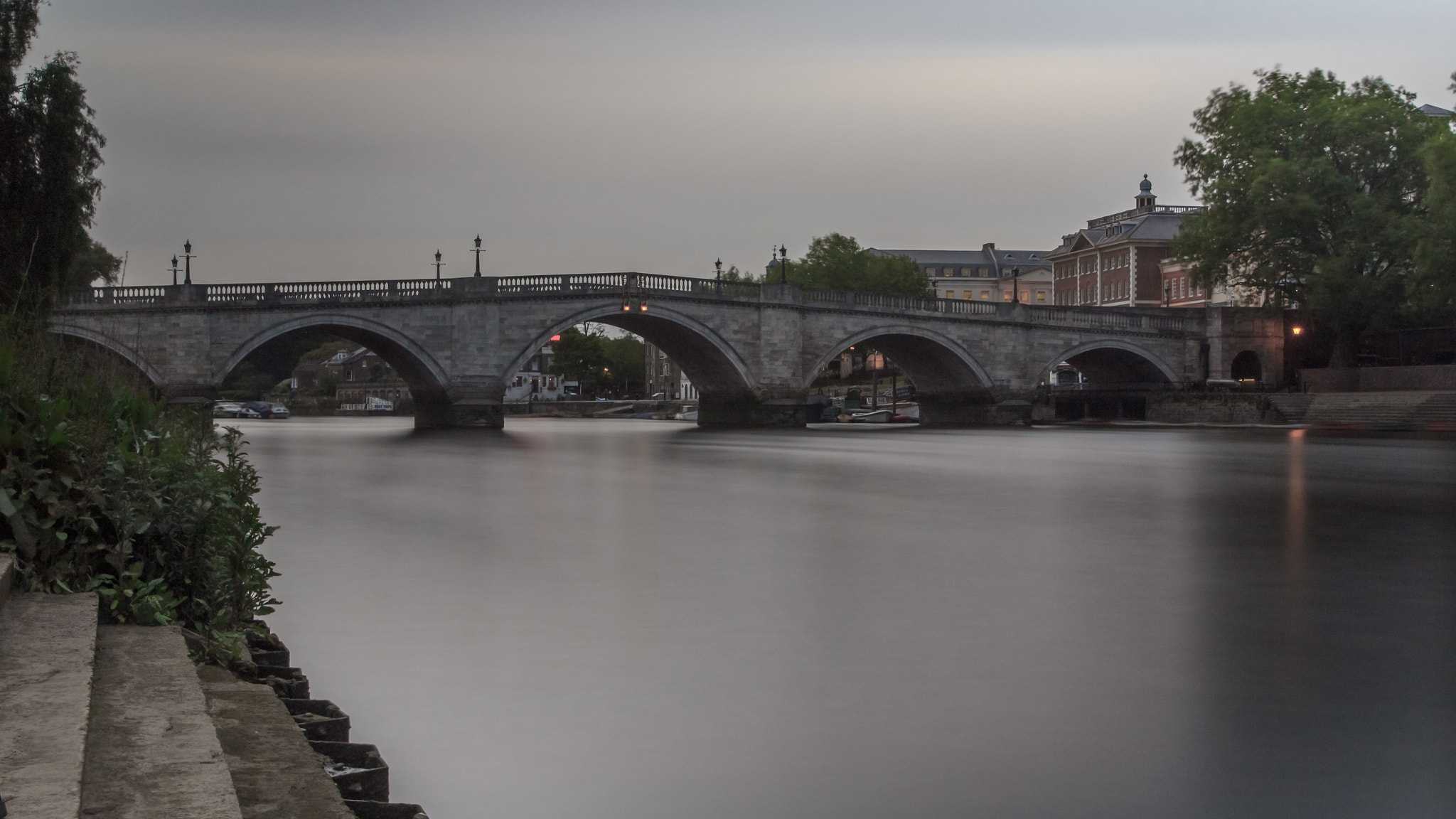 Canon EOS 1200D (EOS Rebel T5 / EOS Kiss X70 / EOS Hi) + Canon EF 17-40mm F4L USM sample photo. Richmond bridge photography