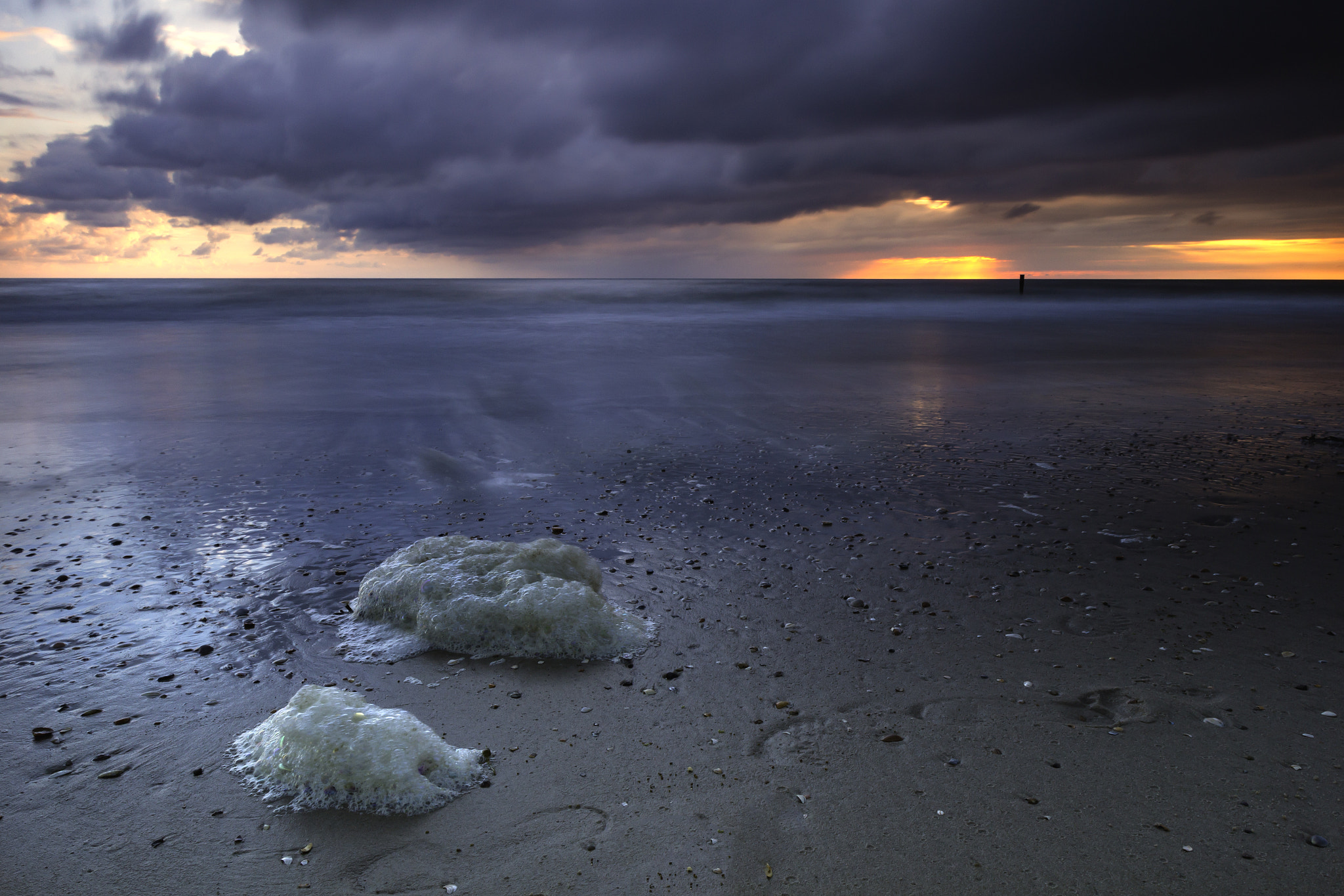 Canon EF-S 17-55mm F2.8 IS USM sample photo. Long exposure beach photography