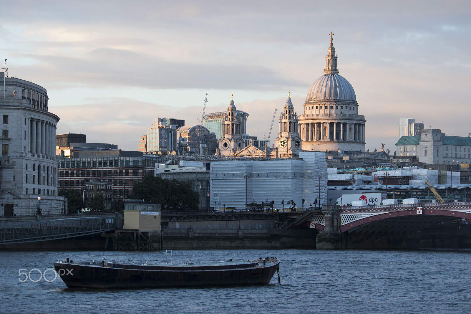 Canon EF-S 55-250mm F4-5.6 IS sample photo. St paul's cathedral at sunset photography