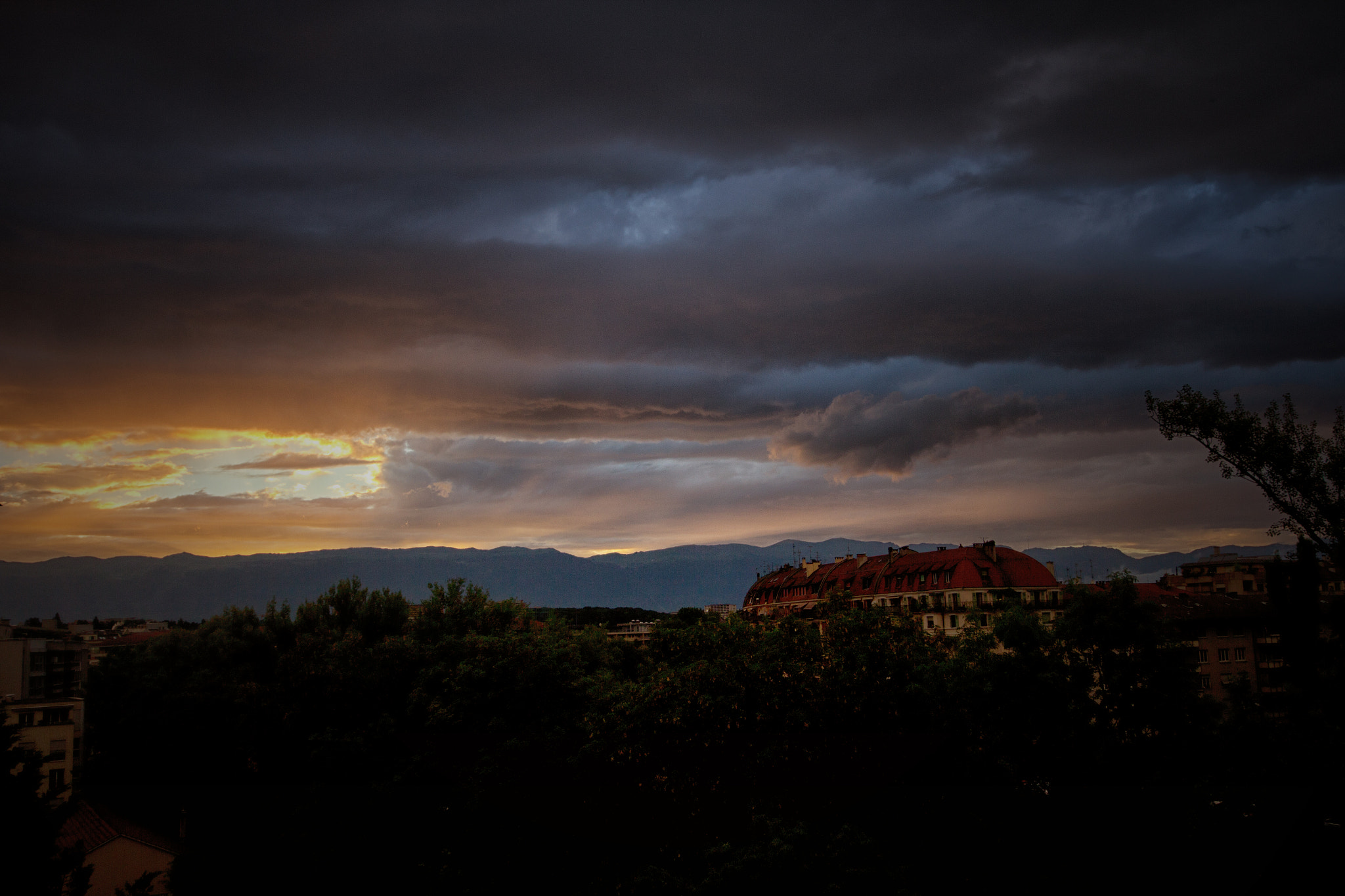 Sigma 12-24mm F4.5-5.6 II DG HSM sample photo. Carouge orage photography