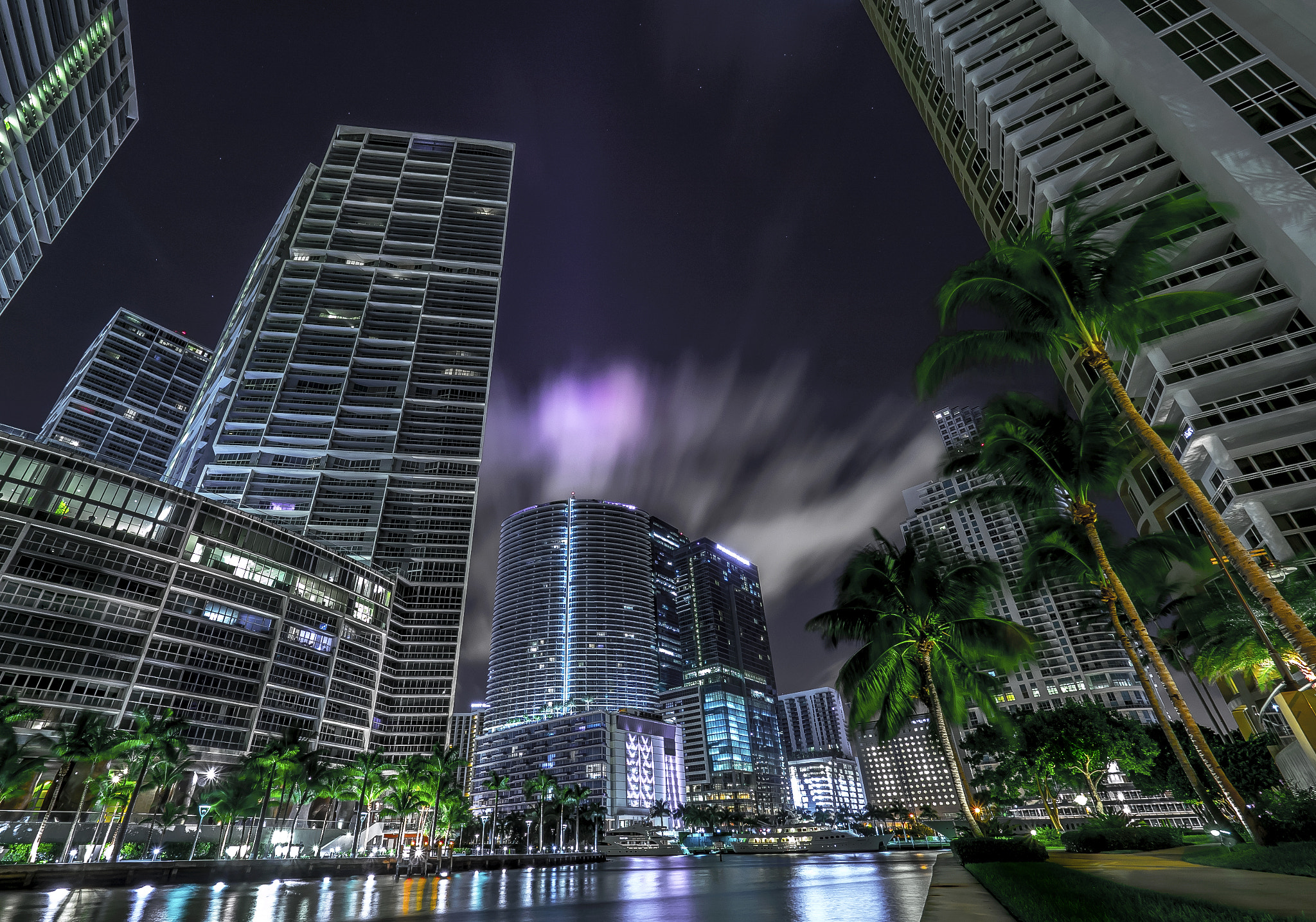 Panasonic Lumix DMC-GX8 + Olympus M.Zuiko Digital ED 7-14mm F2.8 PRO sample photo. Miami night photography