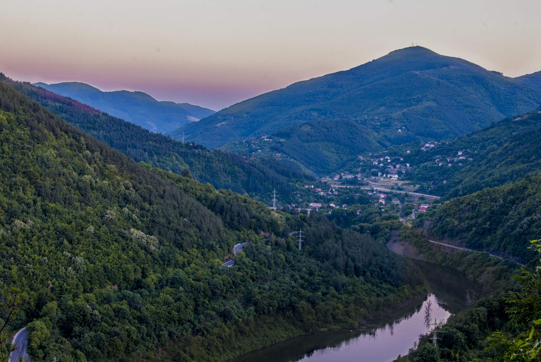 AF Zoom-Nikkor 28-80mm f/3.5-5.6D sample photo. Pink river photography