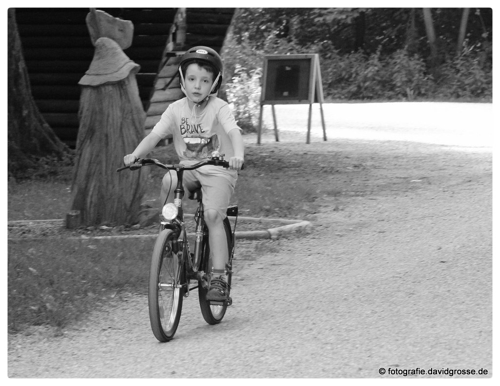 Canon EOS 700D (EOS Rebel T5i / EOS Kiss X7i) + Canon 70-300mm sample photo. Cycling boy photography