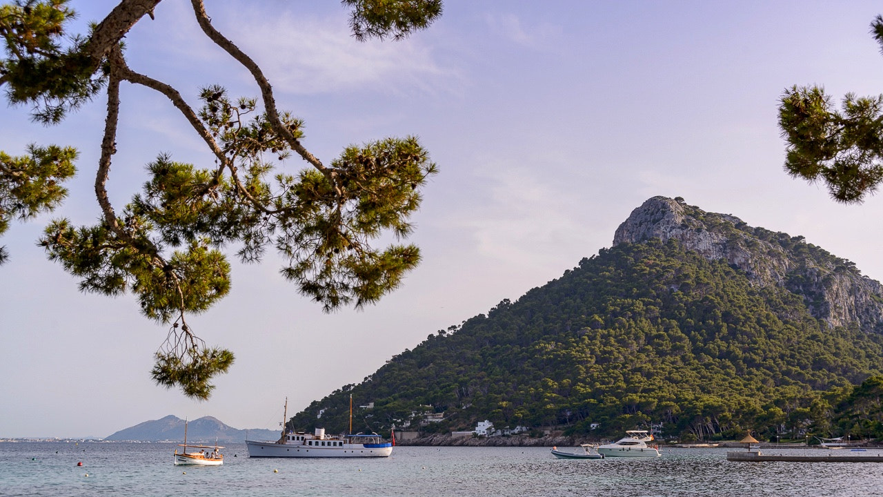AF Zoom-Nikkor 28-105mm f/3.5-4.5D IF sample photo. Playa de formentor photography