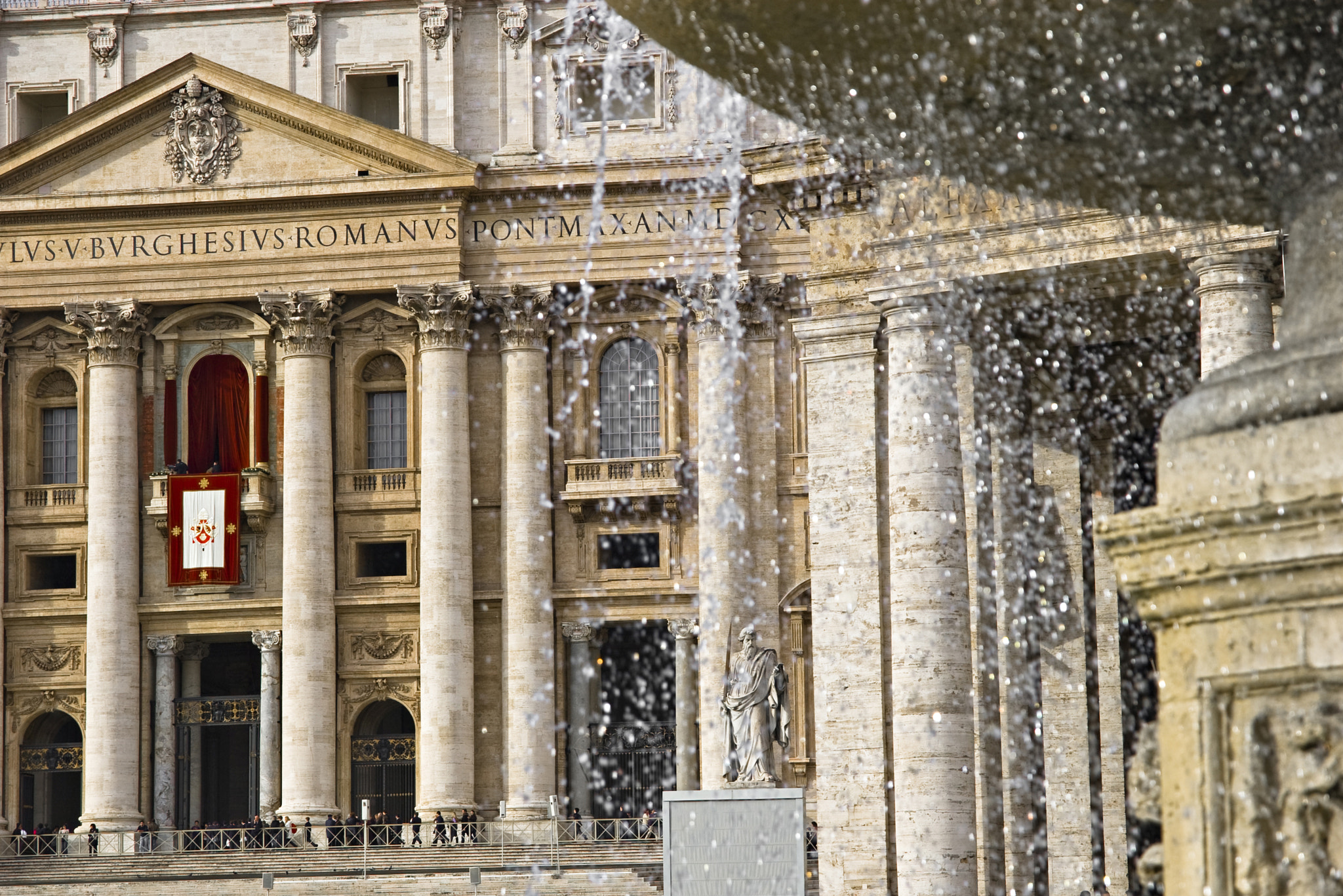 Pentax K100D sample photo. St. peter's basilica view through fountain photography