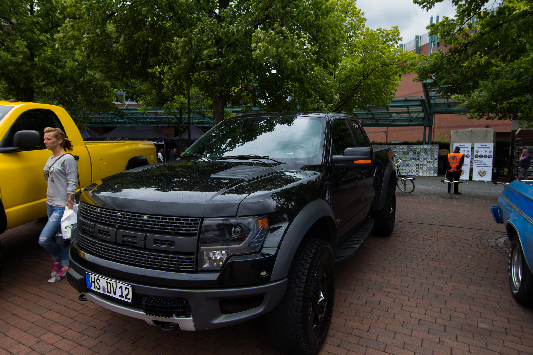 Canon EOS 700D (EOS Rebel T5i / EOS Kiss X7i) + Canon EF 11-24mm F4L USM sample photo. Ford f150 photography