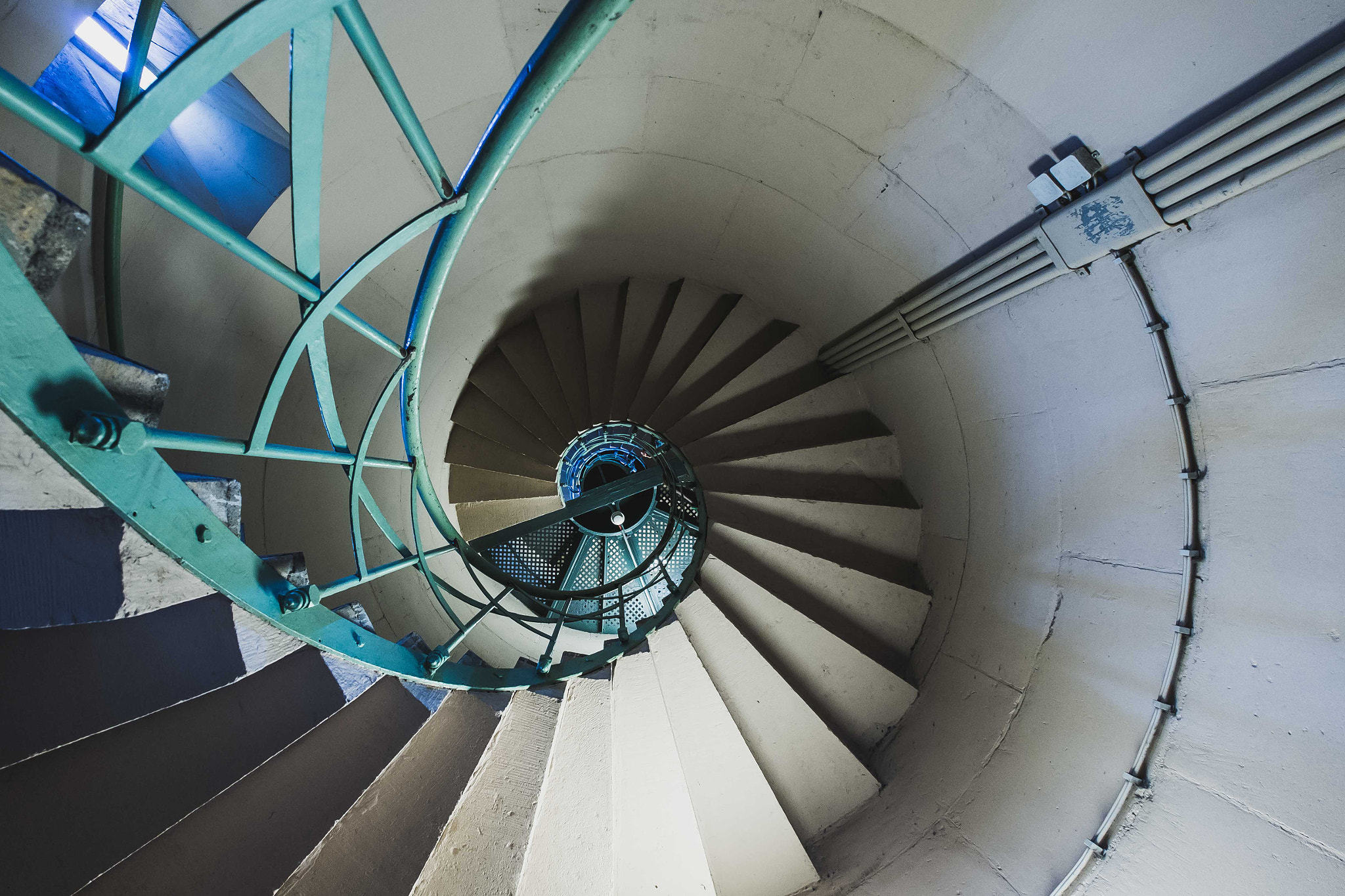 Fujifilm X-E1 + Fujifilm XF 10-24mm F4 R OIS sample photo. Victory column staircase - down view photography