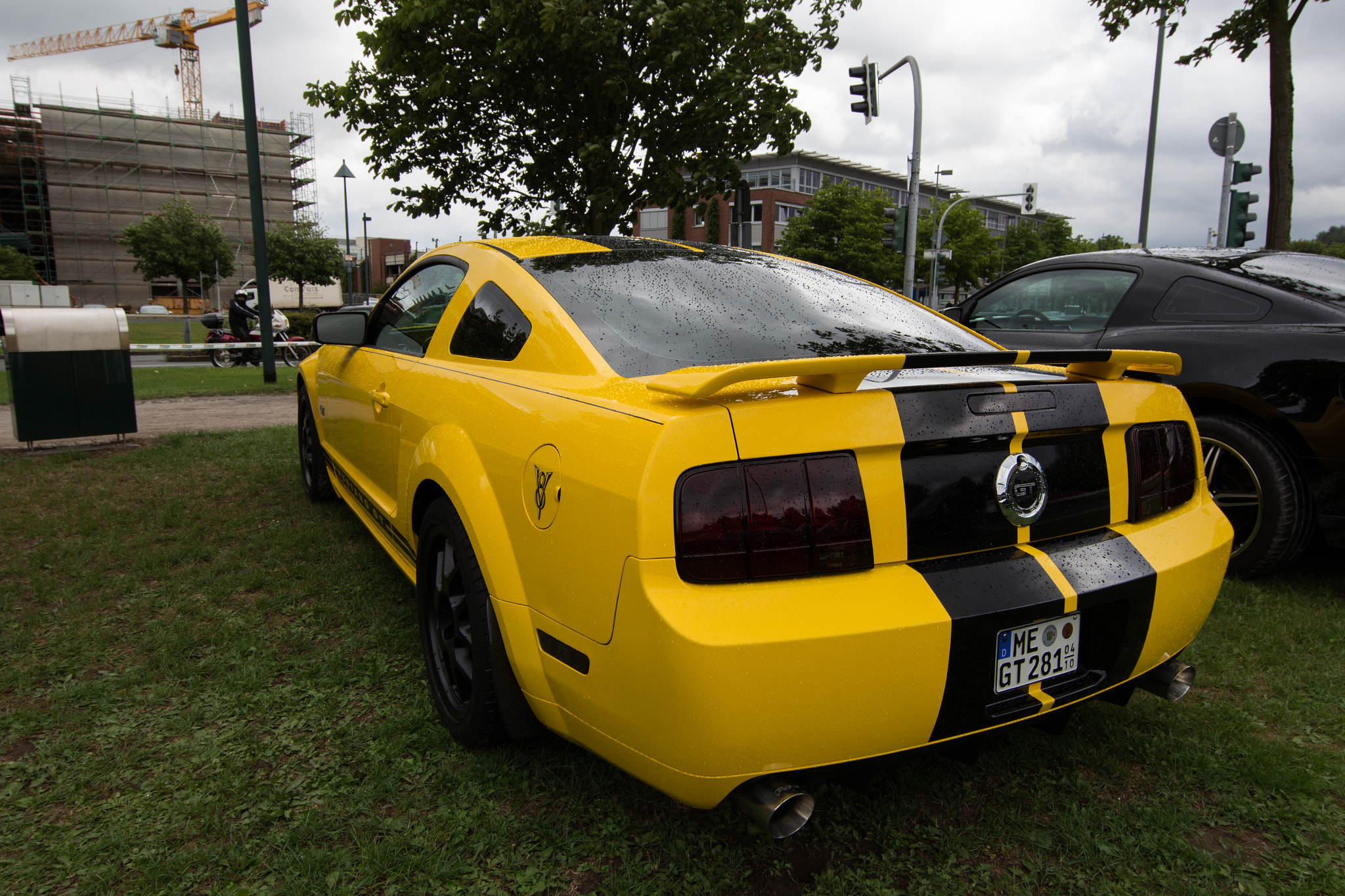 Canon EOS 700D (EOS Rebel T5i / EOS Kiss X7i) + Canon EF 11-24mm F4L USM sample photo. Ford mustang gt photography