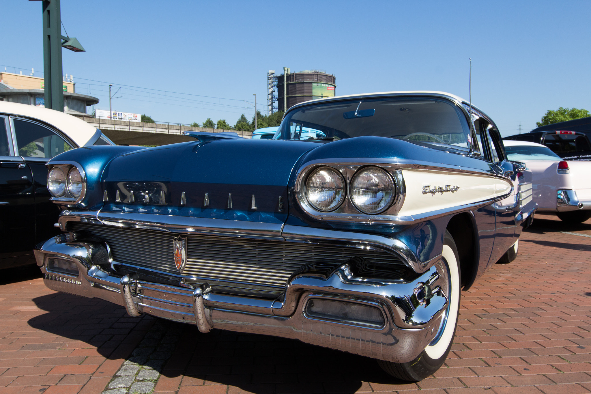 Canon EOS 700D (EOS Rebel T5i / EOS Kiss X7i) + Canon EF 11-24mm F4L USM sample photo. Oldsmobile eighty-eight photography