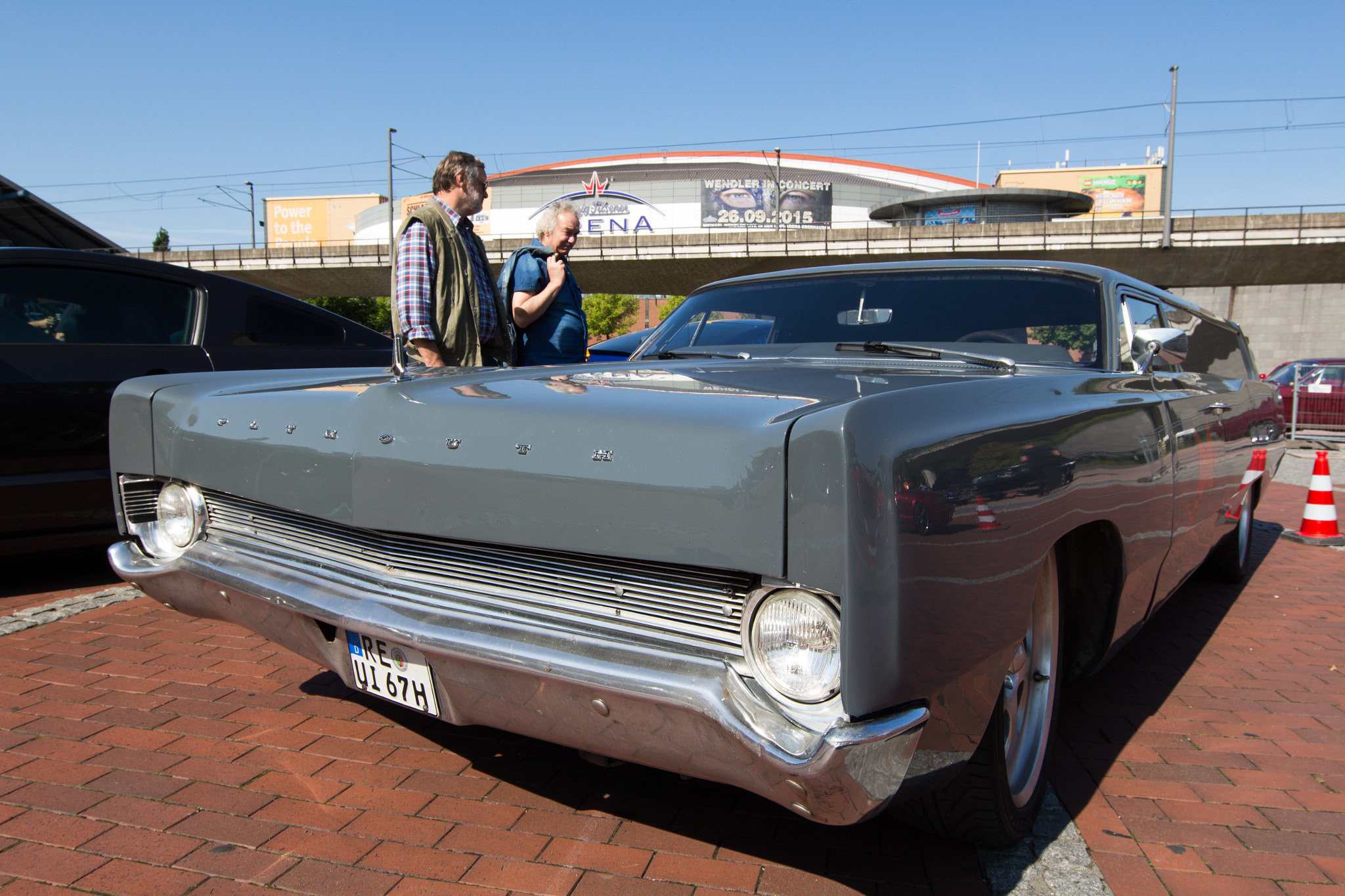 Canon EOS 700D (EOS Rebel T5i / EOS Kiss X7i) + Canon EF 11-24mm F4L USM sample photo. Plymouth fury photography