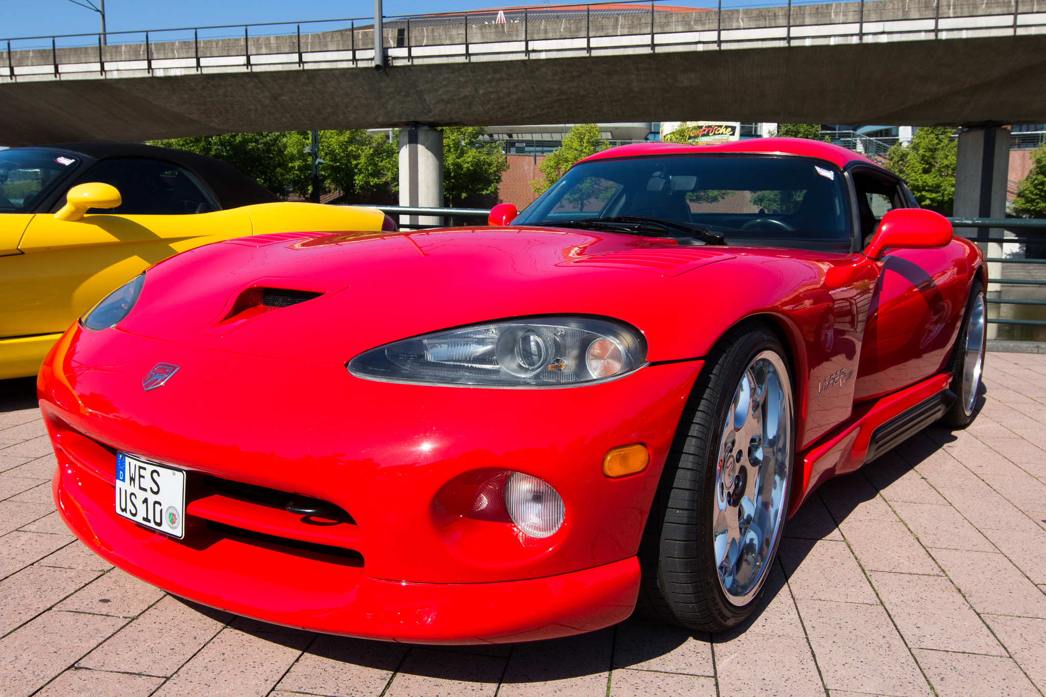 Canon EOS 700D (EOS Rebel T5i / EOS Kiss X7i) + Canon EF 11-24mm F4L USM sample photo. Dodge viper photography