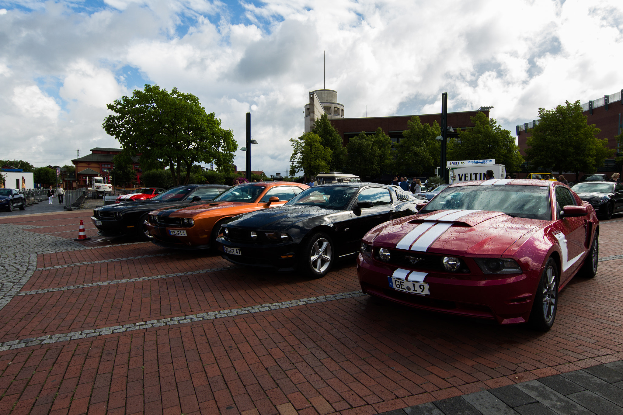 Canon EOS 700D (EOS Rebel T5i / EOS Kiss X7i) + Canon EF 11-24mm F4L USM sample photo. Us cars photography