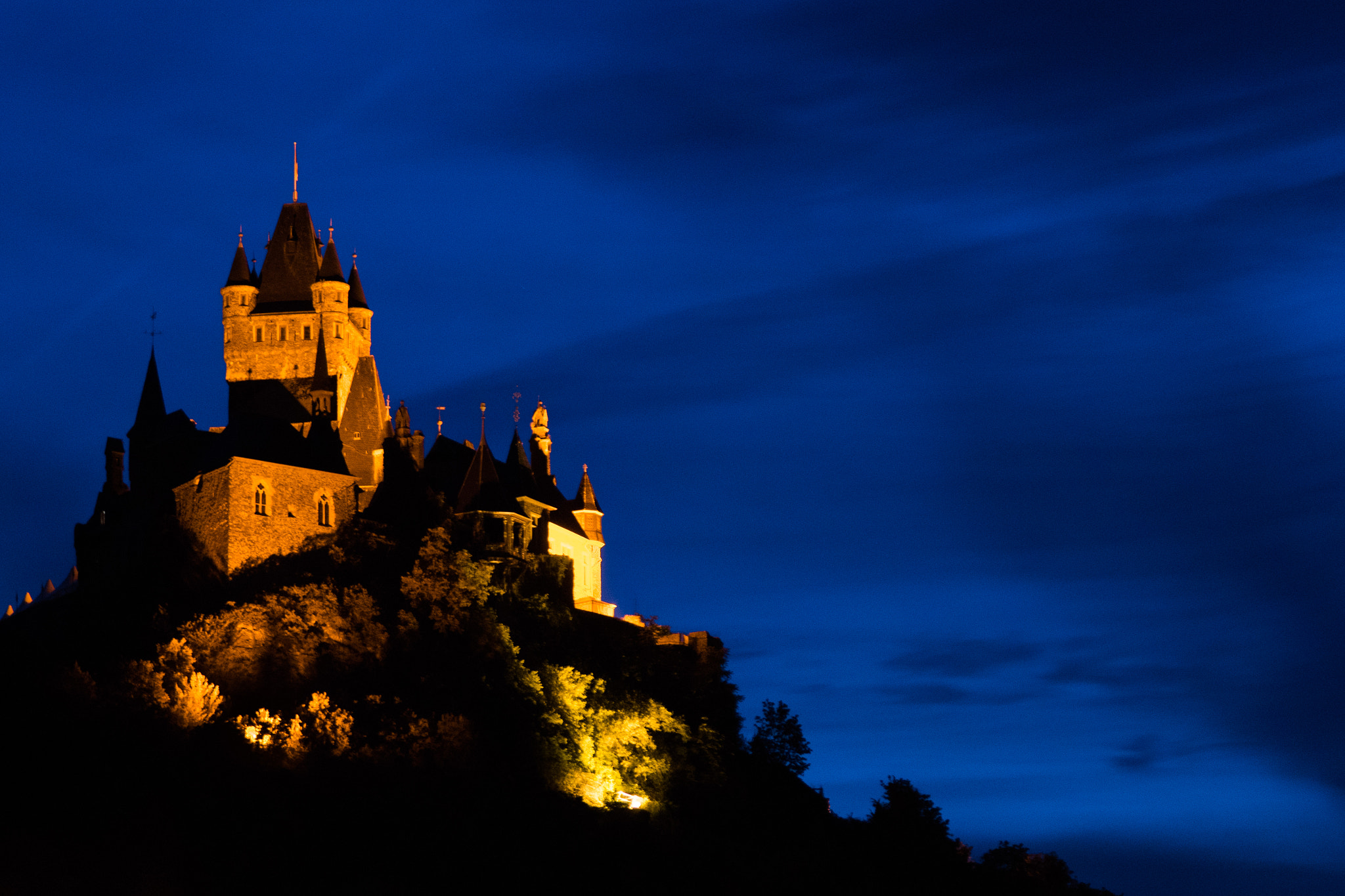 Sony 70-300mm F4.5-5.6 G SSM sample photo. Cochem castle photography