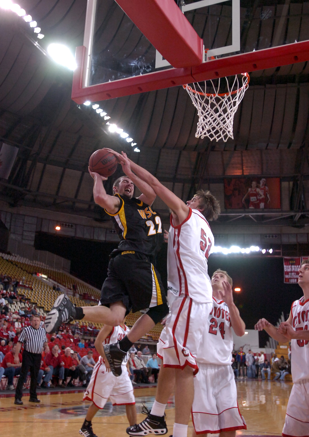 Nikon D2Hs sample photo. University of south dakota men's basketball photography