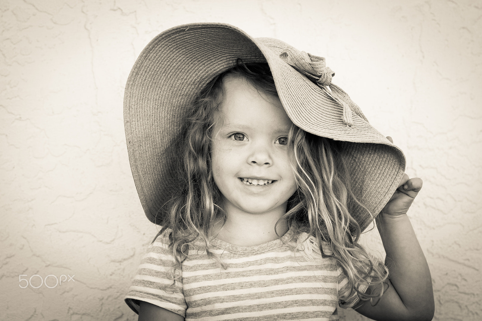 Canon EOS 500D (EOS Rebel T1i / EOS Kiss X3) sample photo. Gal in the sunhat photography