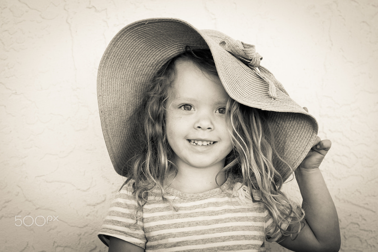 Canon EOS 500D (EOS Rebel T1i / EOS Kiss X3) + Canon EF 50mm F1.8 II sample photo. Gal in the sunhat photography